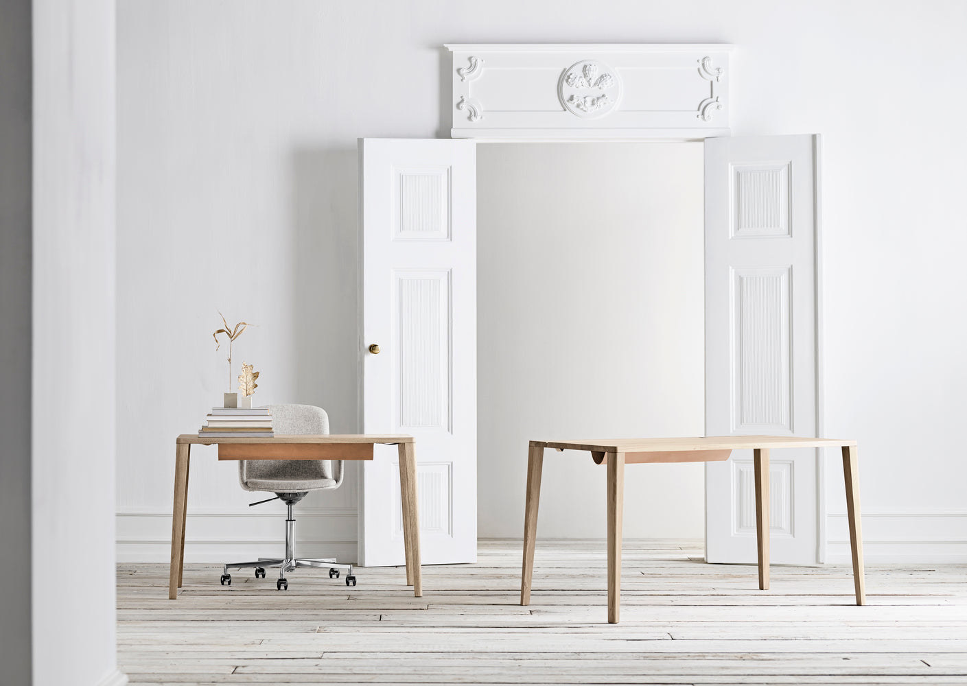 Graceful desk bleached oak wood