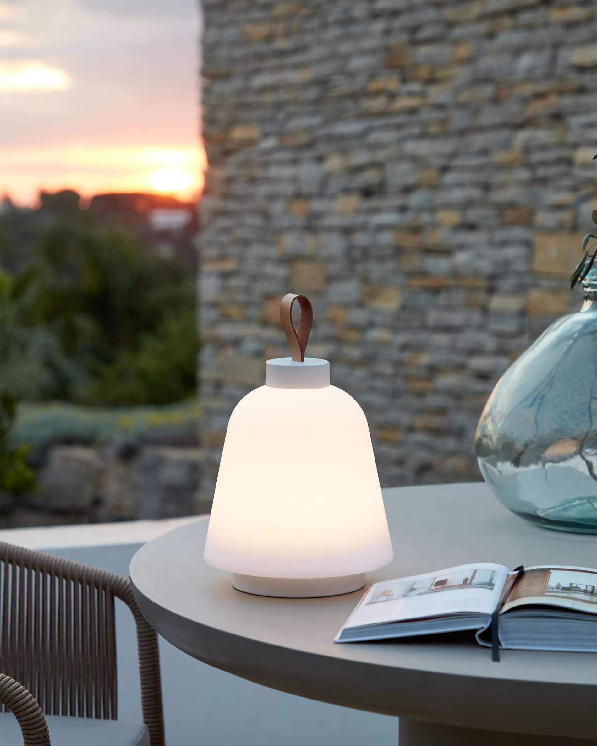 Lampa akumulatorowa UDIYA biały La Forma    Eye on Design