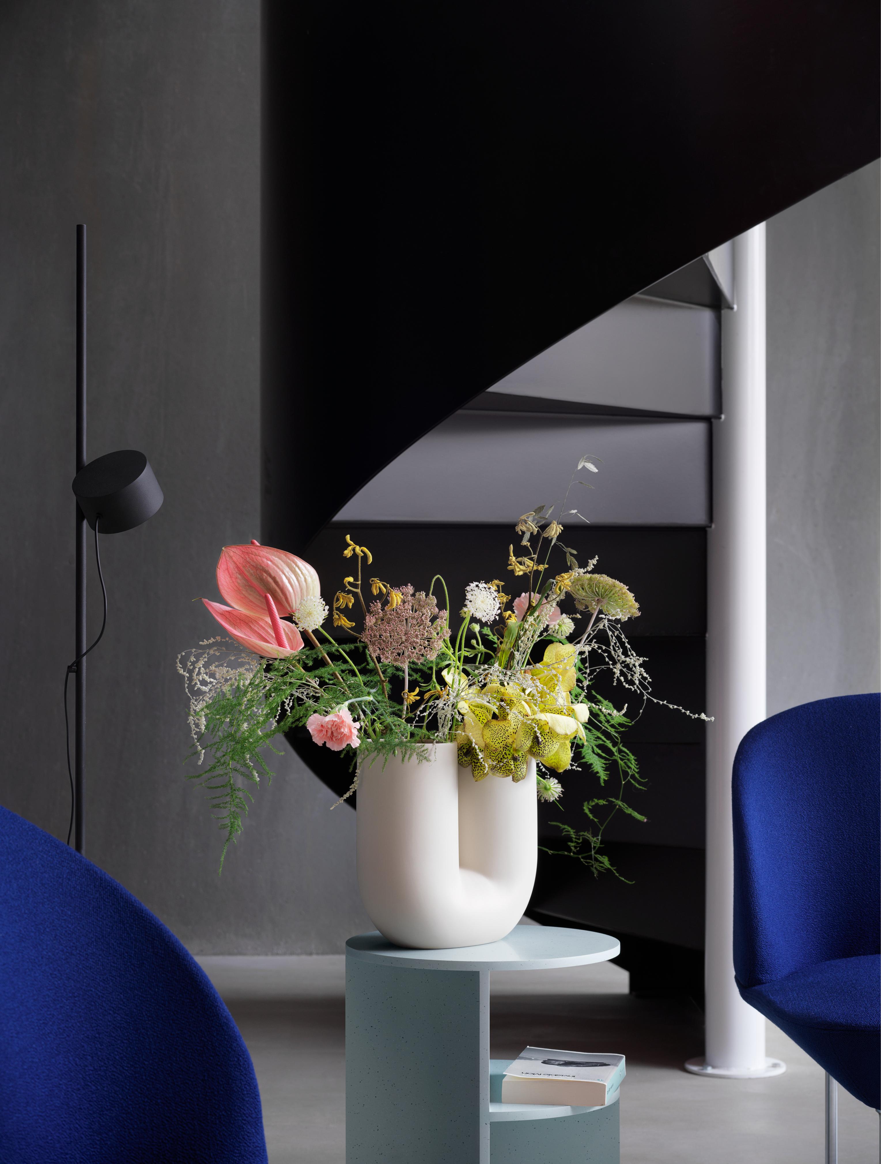 POST Floor Lamp Black