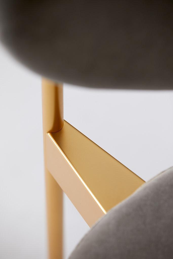 Krzesło SERIES 430 CHAIR BRASS - kolor do wyboru Verpan    Eye on Design