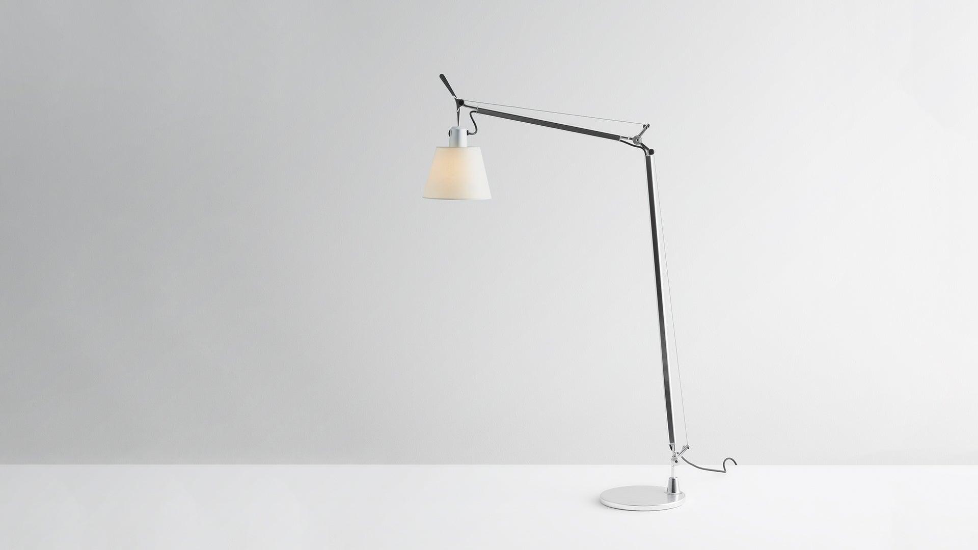 Lampa podłogowa TOLOMEO BASCULANTE beżowy Artemide    Eye on Design