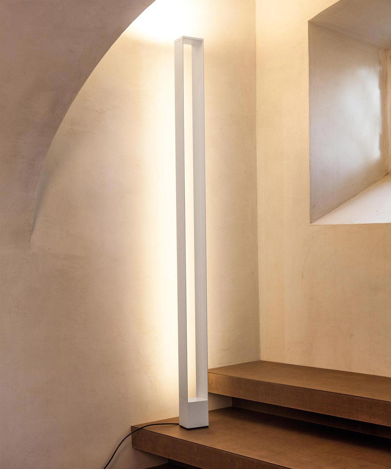Lampa podłogowa TRU srebrny - Eye on Design