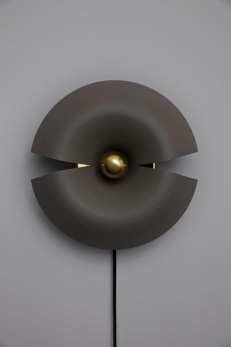 Lampa ścienna CYCNUS taupe AYTM    Eye on Design