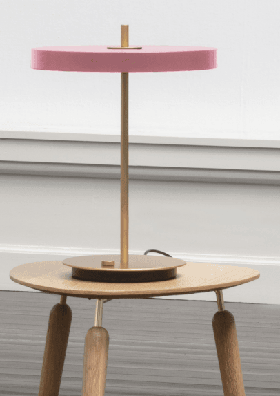 Lampa stołowa ASTERIA TABLE różowy UMAGE    Eye on Design