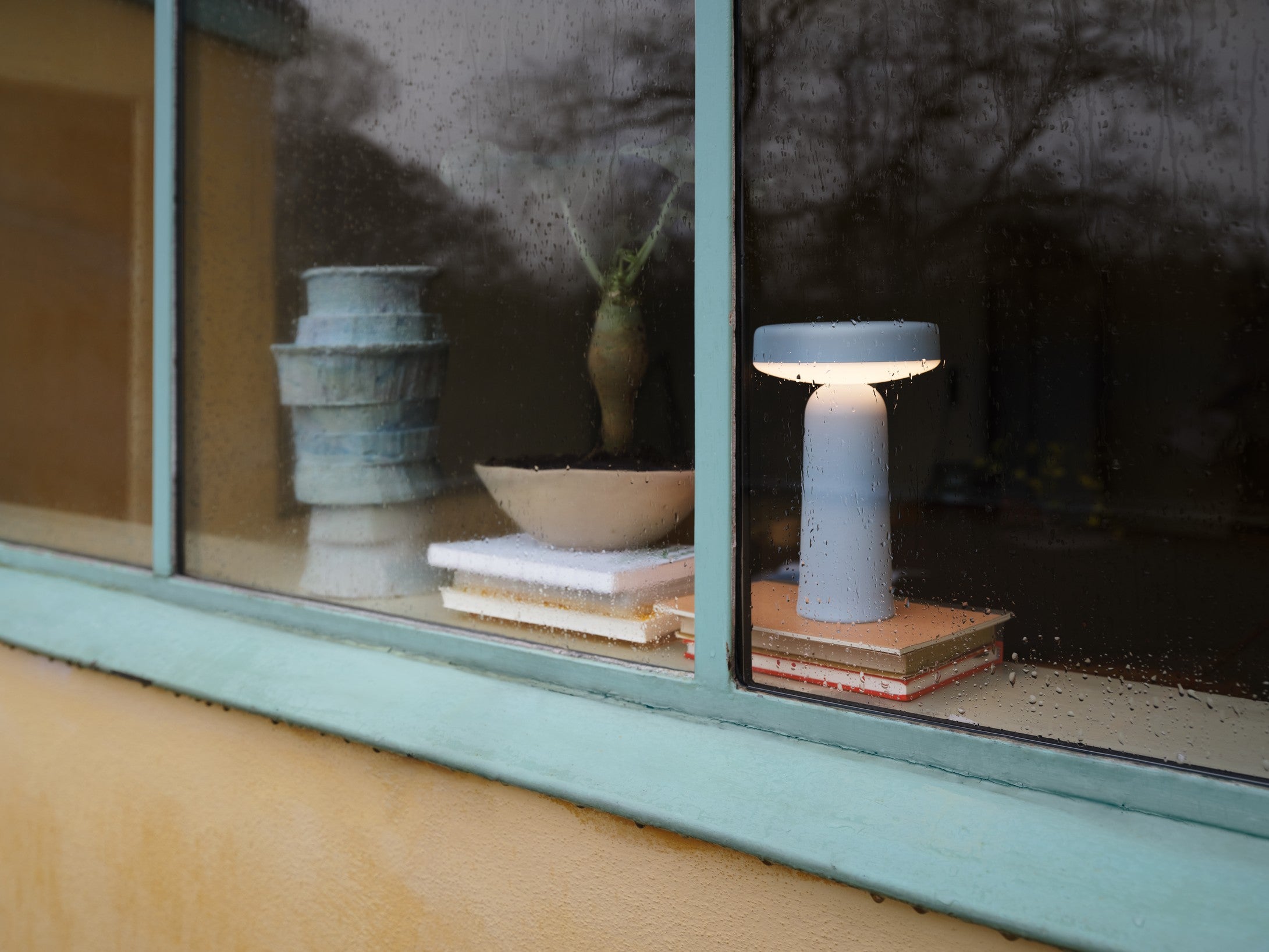 Portable outdoor lamp EASE blue