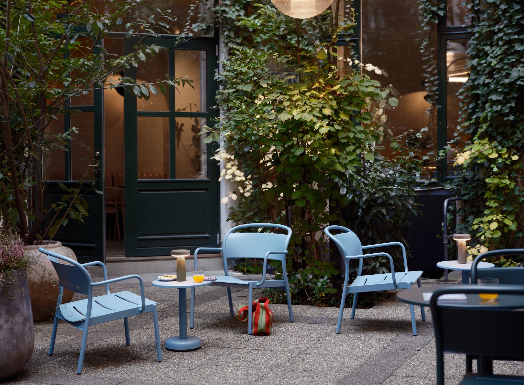 Portable outdoor lamp EASE taupe