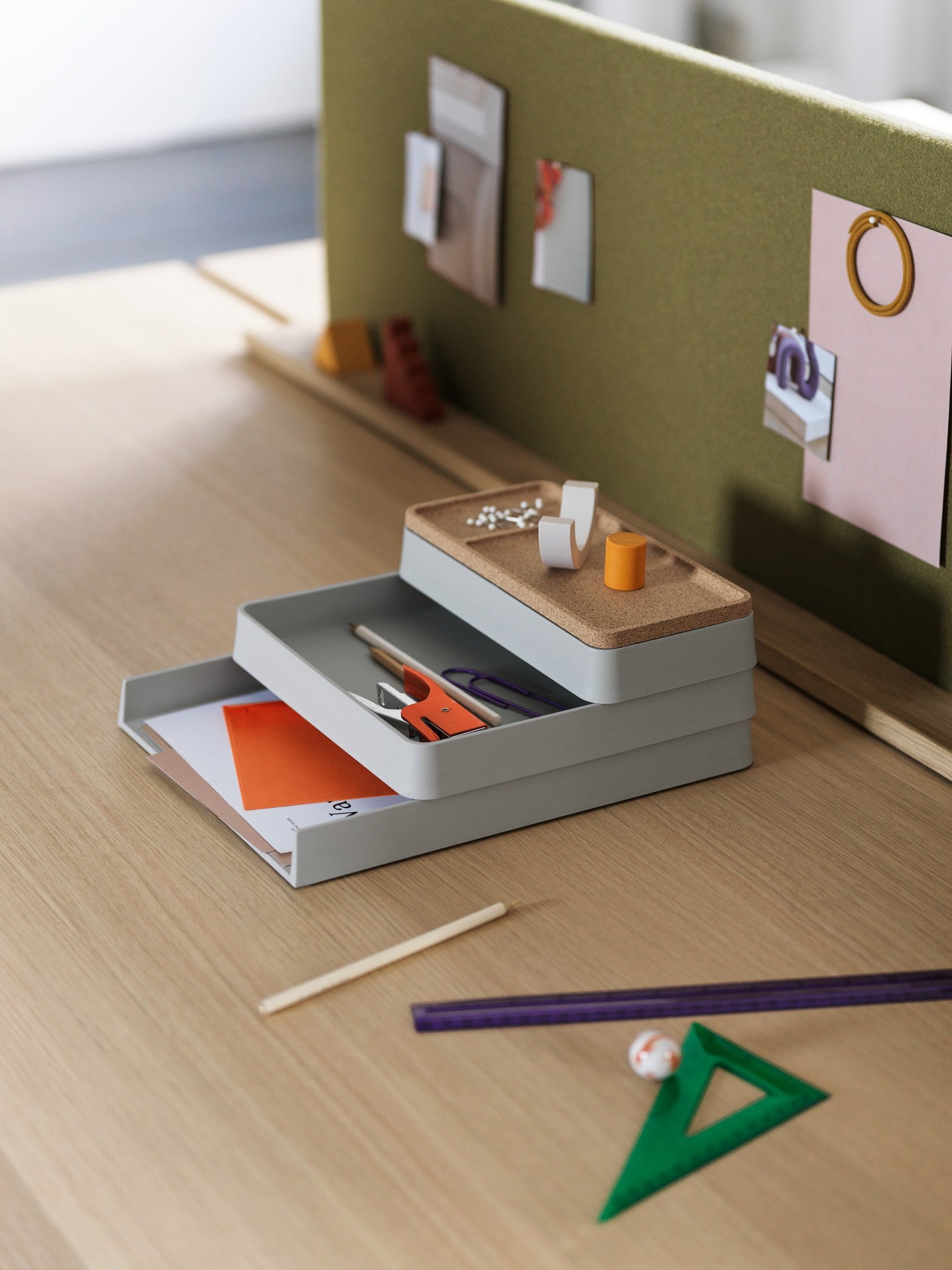 LINEAR SYSTEM HIGH Office Desk in Oak Veneer