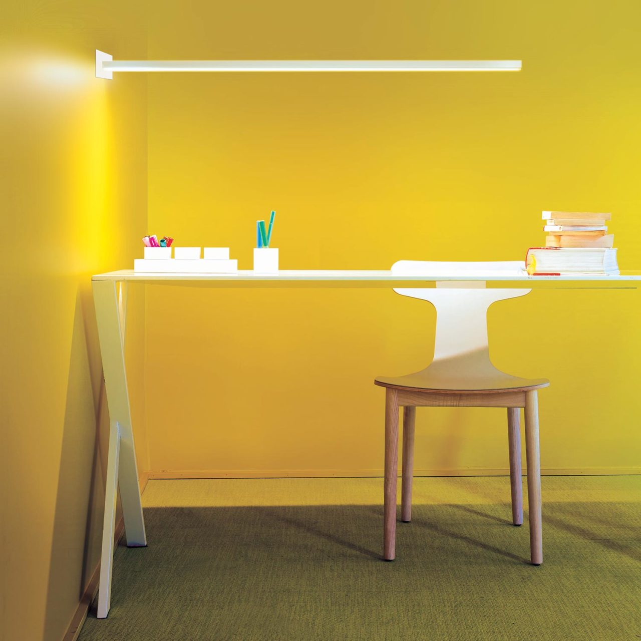 Linescapes Cantilevered white wall lamp