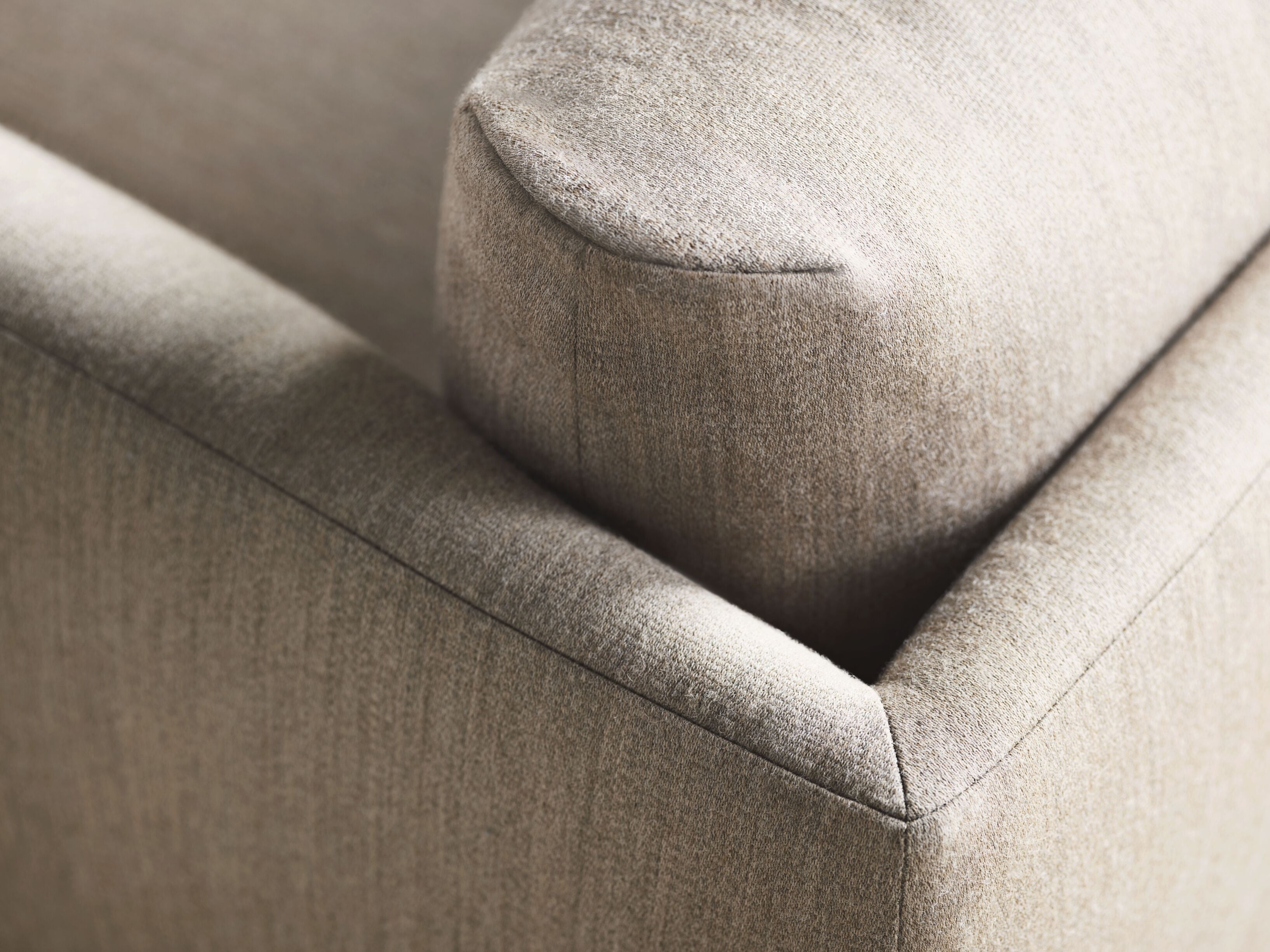 Sofa 2.5-person Lomi Black Steel base