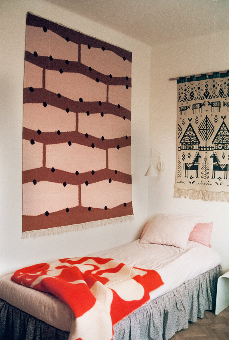RIO Brick Fringe Rug in Black and Pink