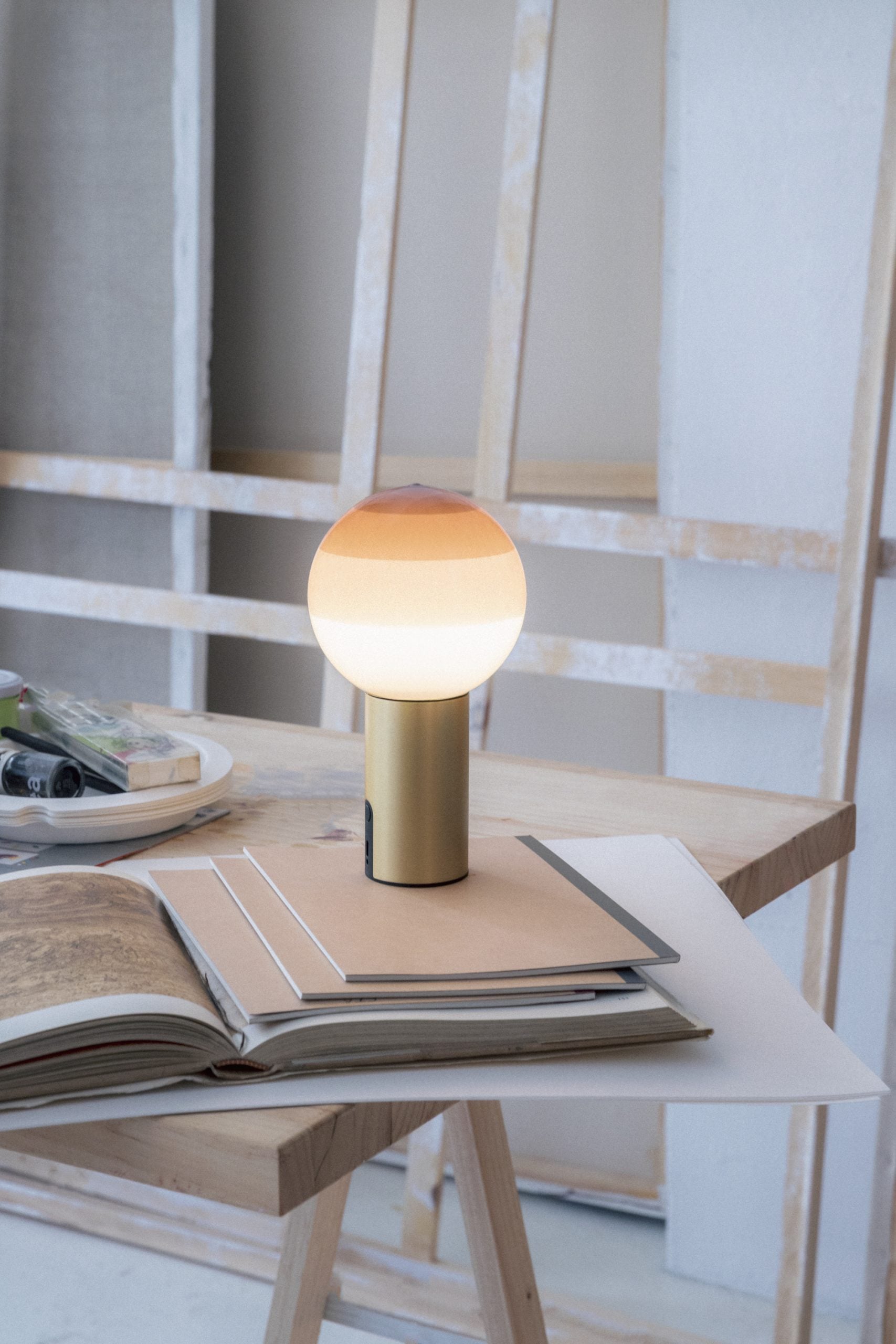 Battery-powered lamp DIPPING burgundy