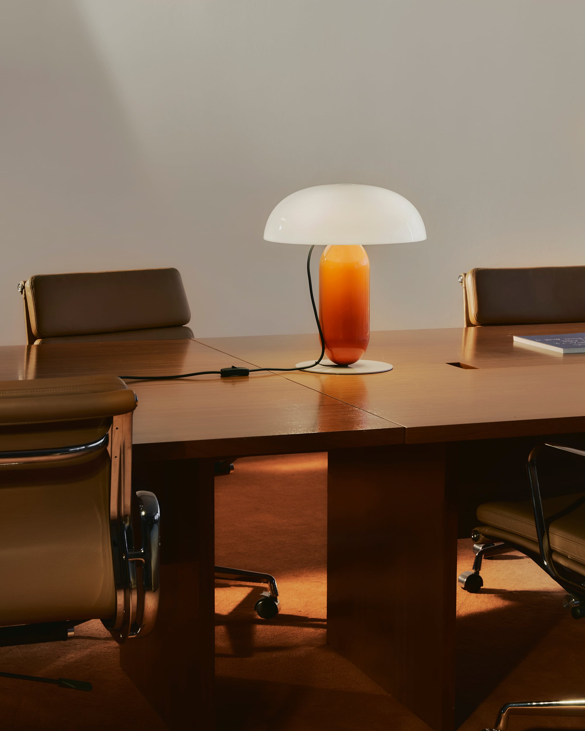 GAMBOSA Table Lamp White with Orange Base