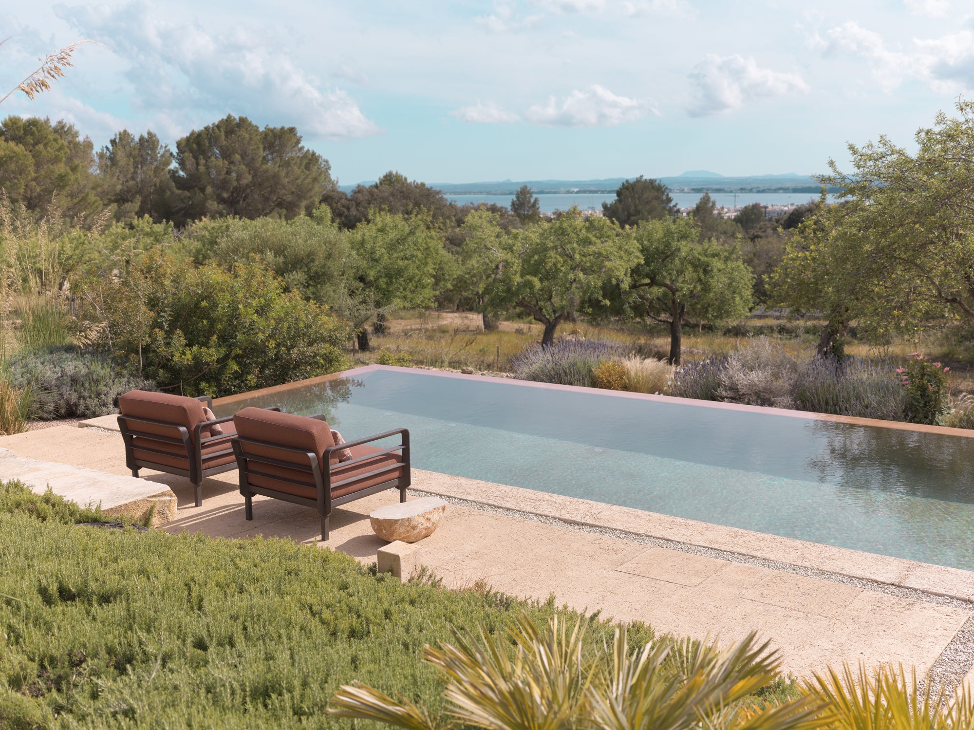 MAXIMO Outdoor Armchair in Pearl with Green Base
