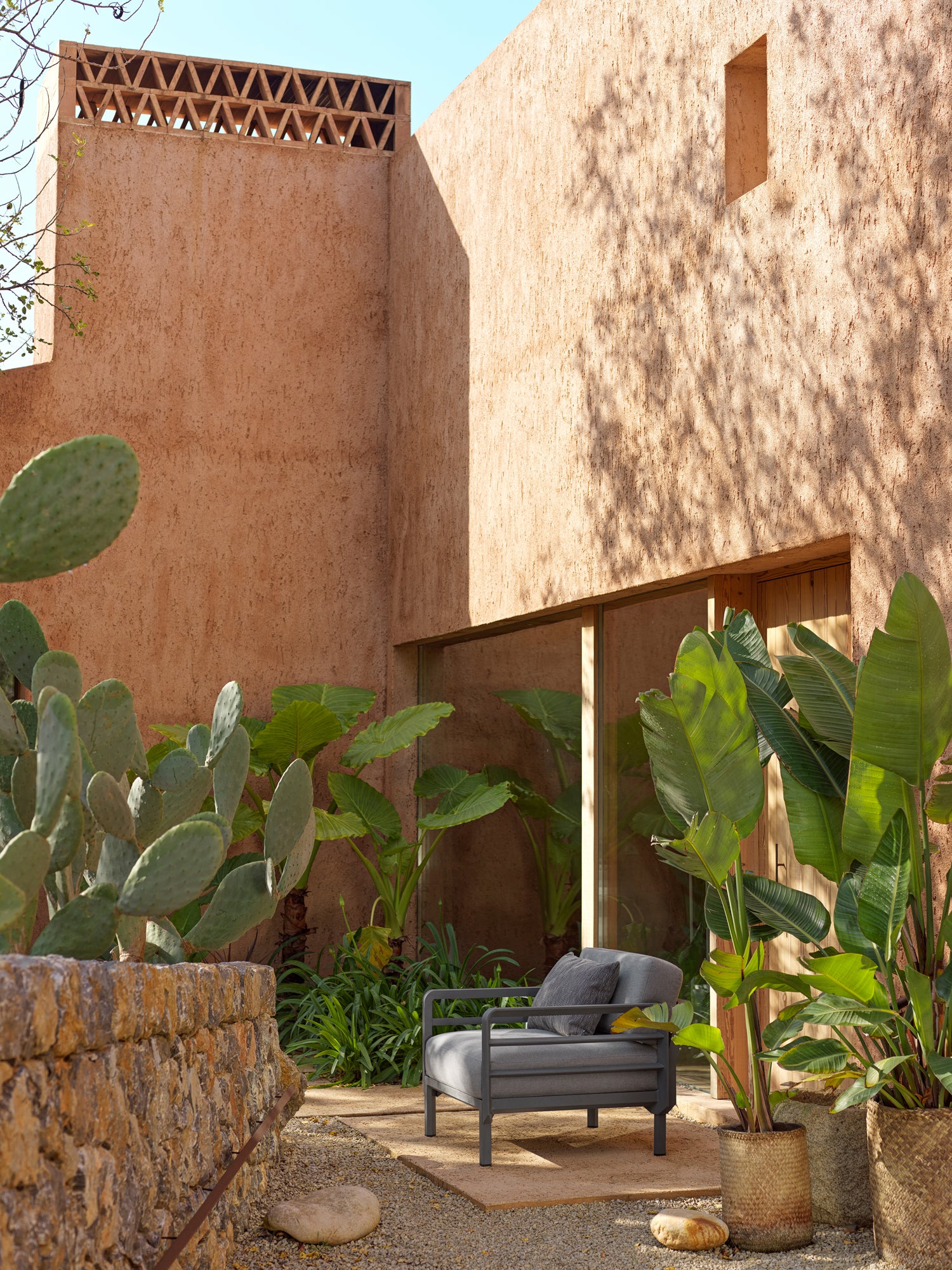 MAXIMO Outdoor Armchair in Pearl with Green Base