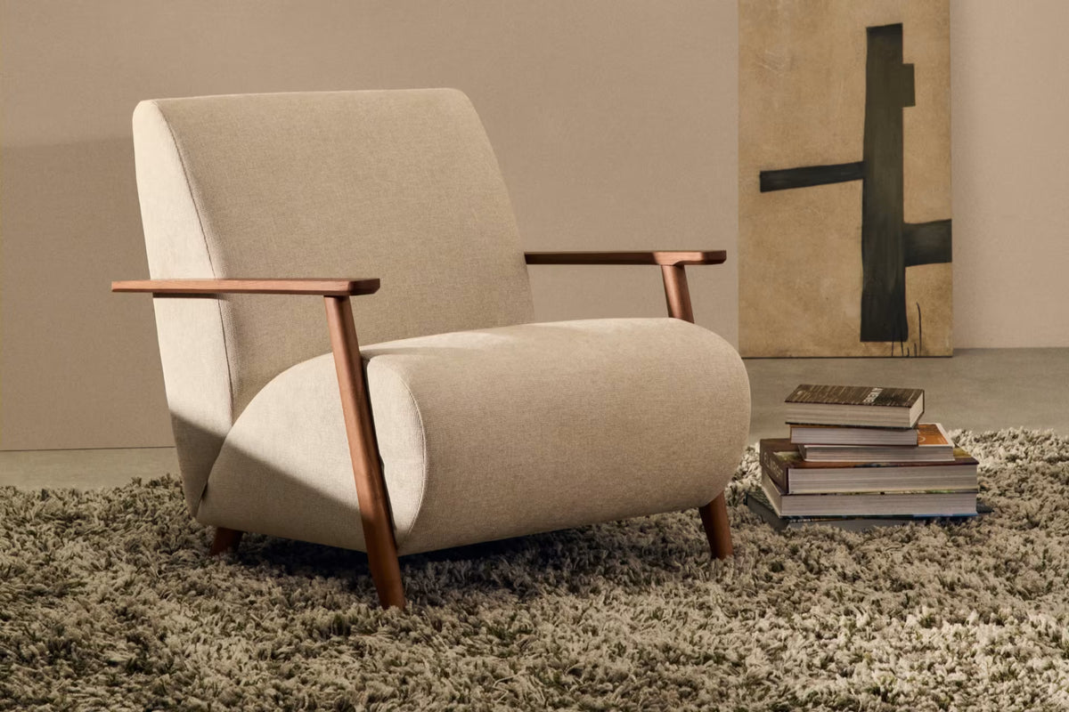Meghan cream chair with a base of ash wood