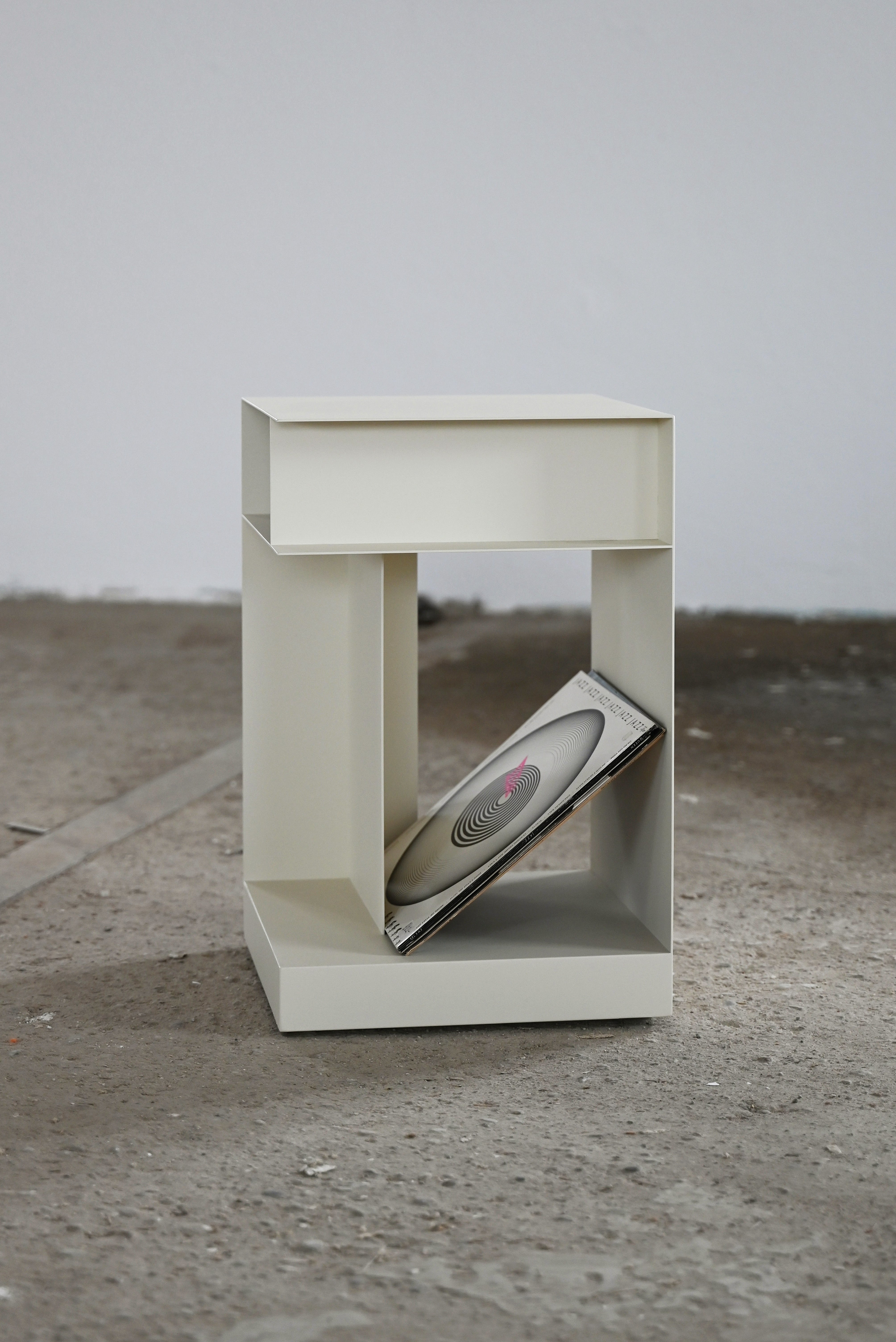 MUSTE Steel Side Table