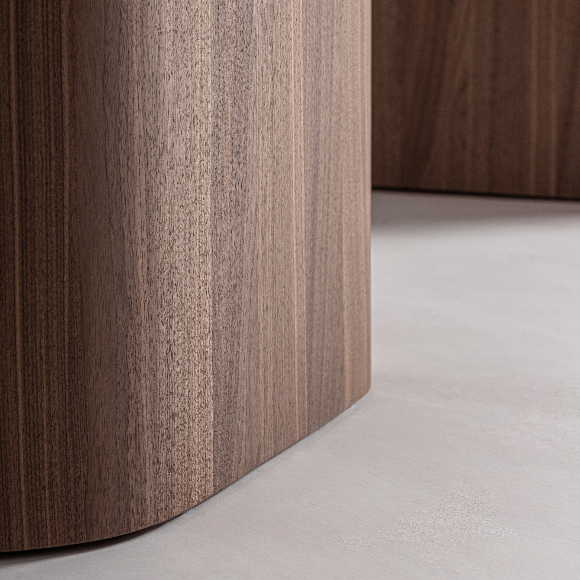 ACIERRA Walnut Veneer Table