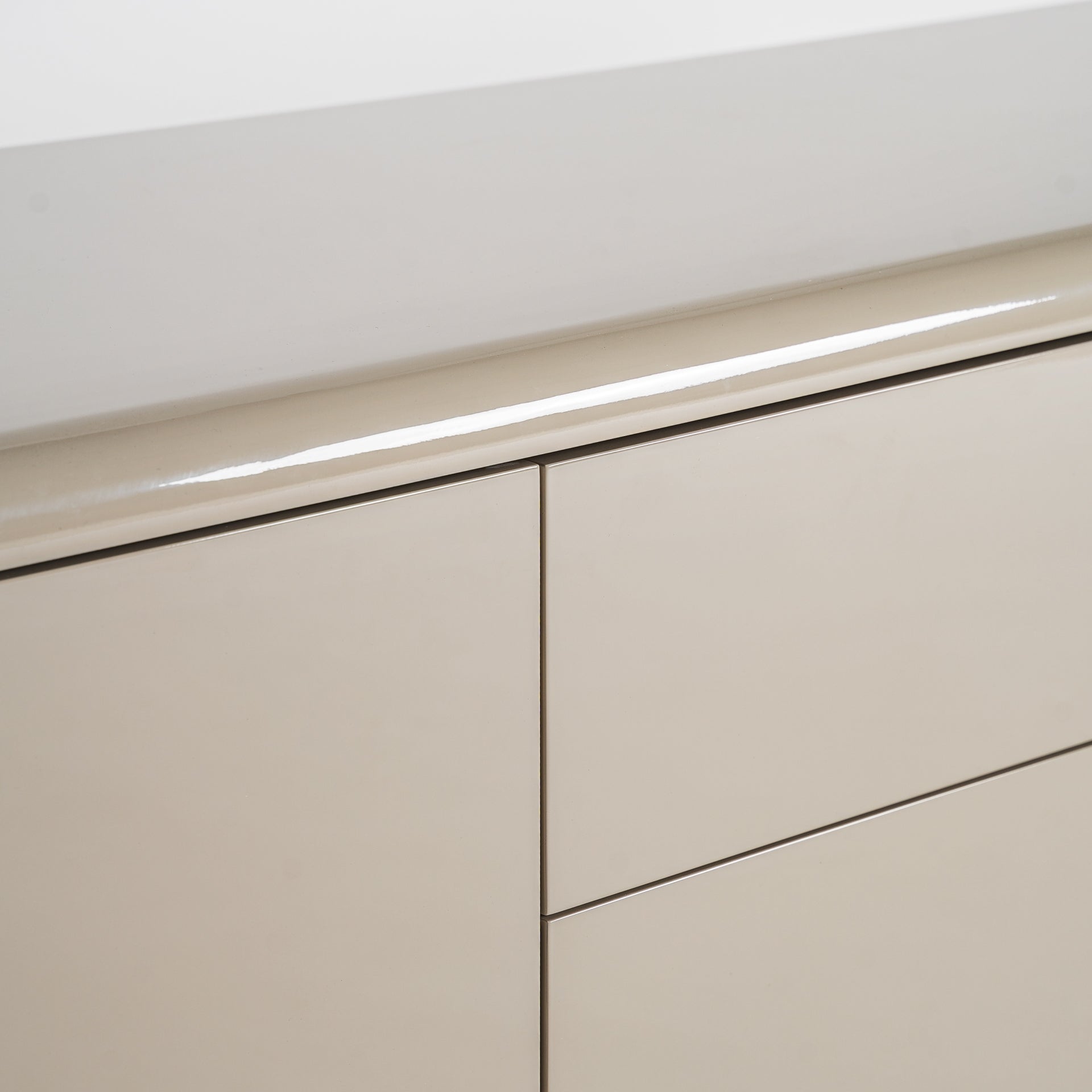 ZORBIG TV Cabinet Broken White