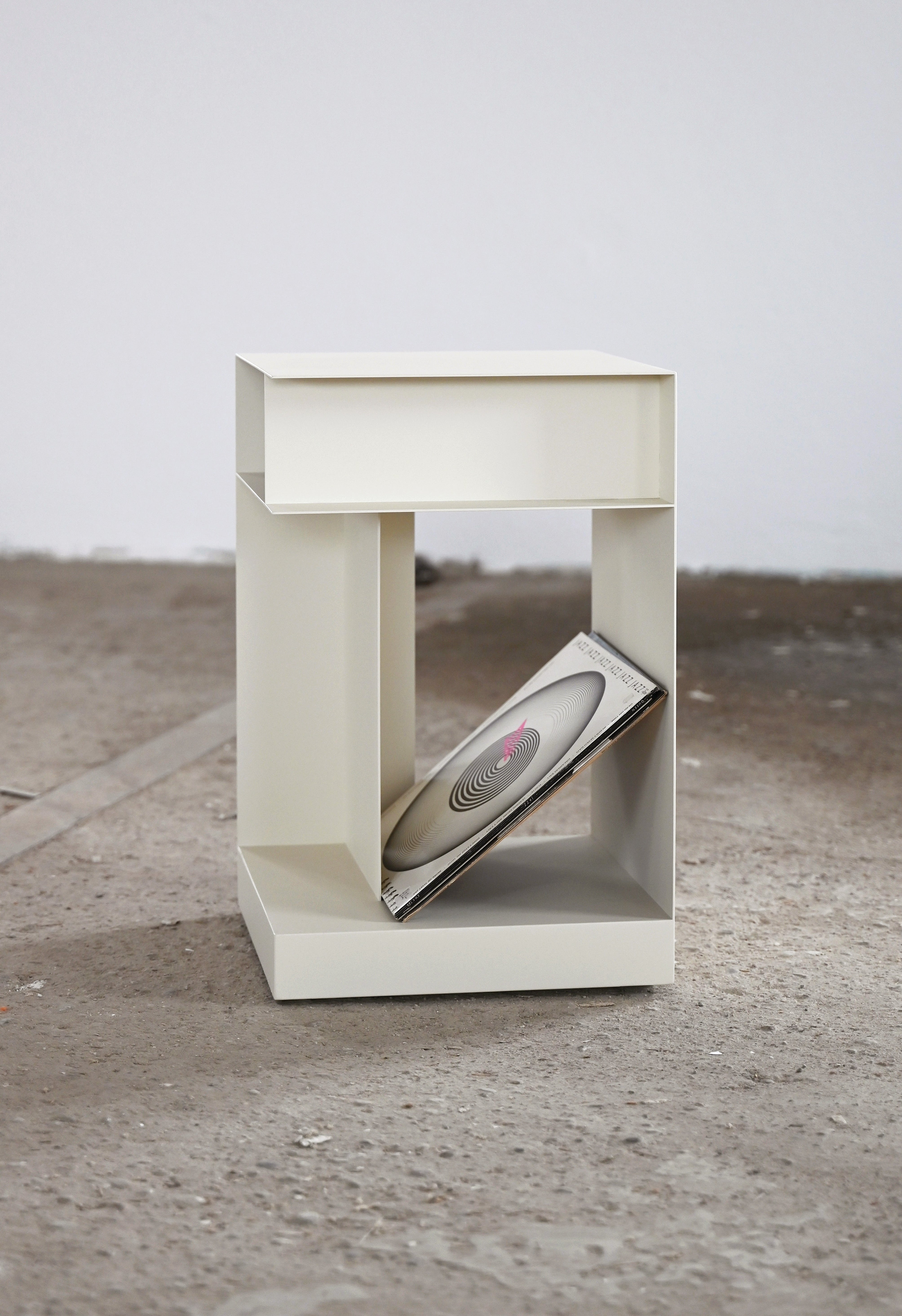 MUSTE Steel Side Table