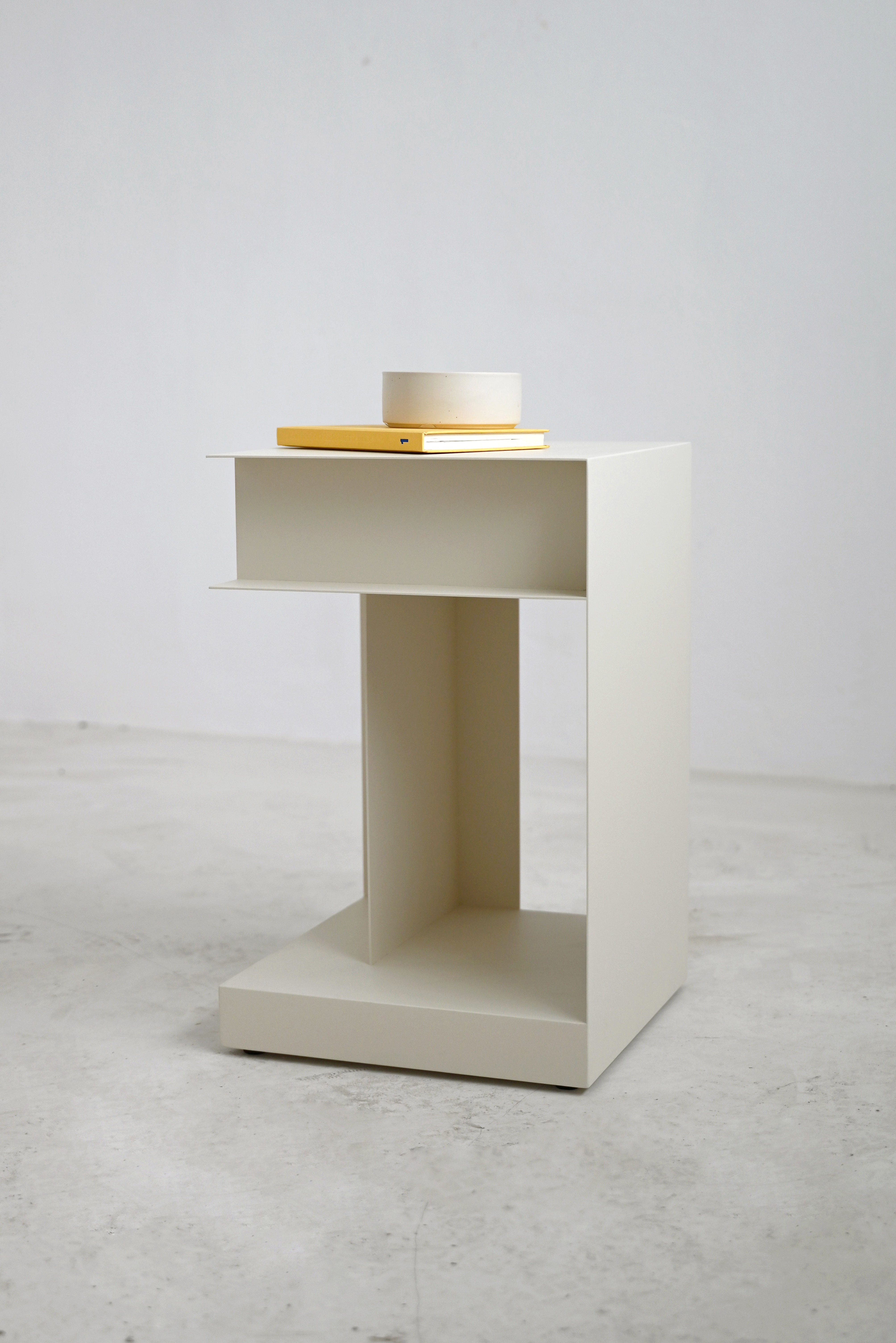 MUSTE Steel Side Table