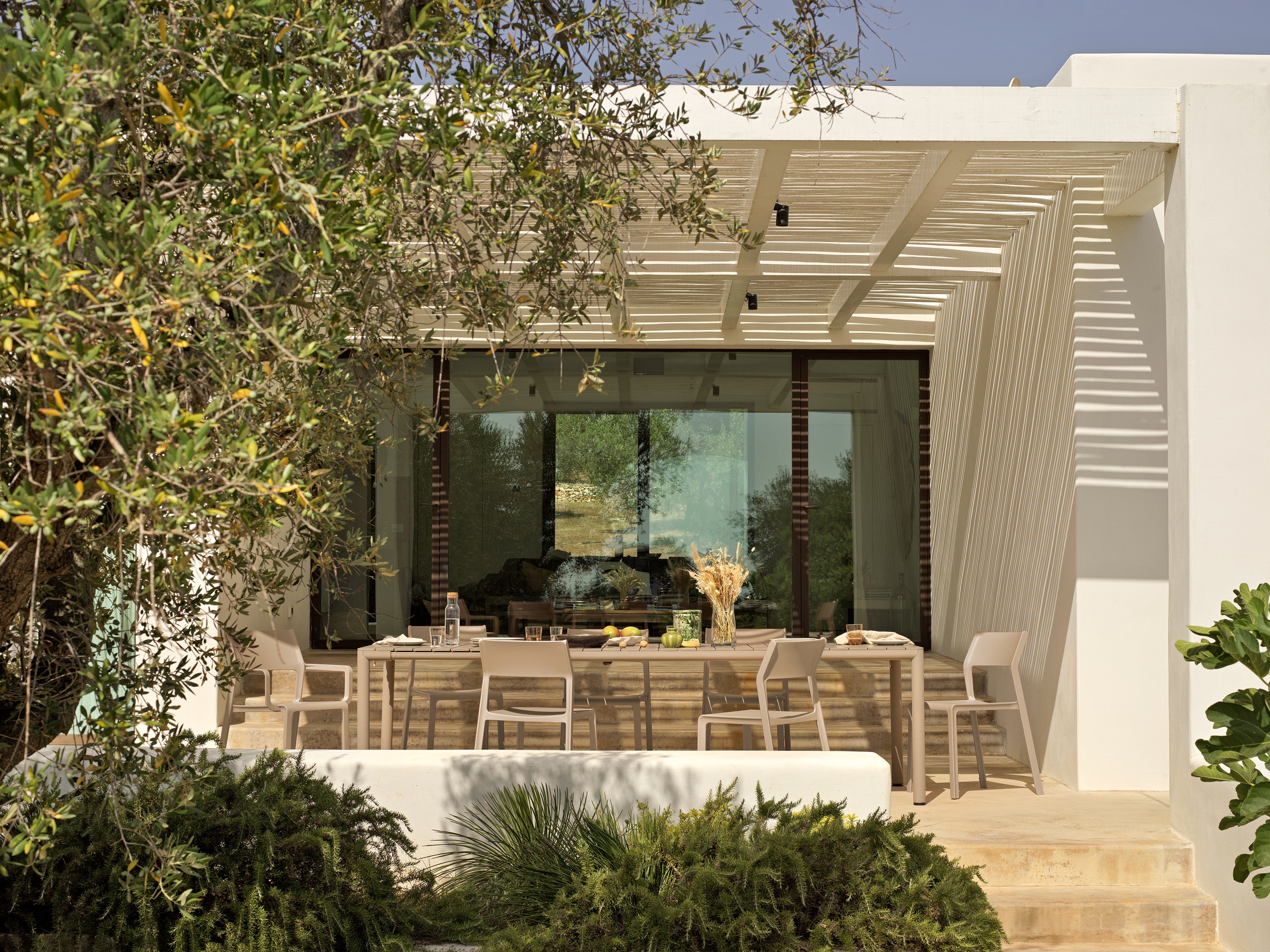 Outdoor chair with armrests TRILL taupe