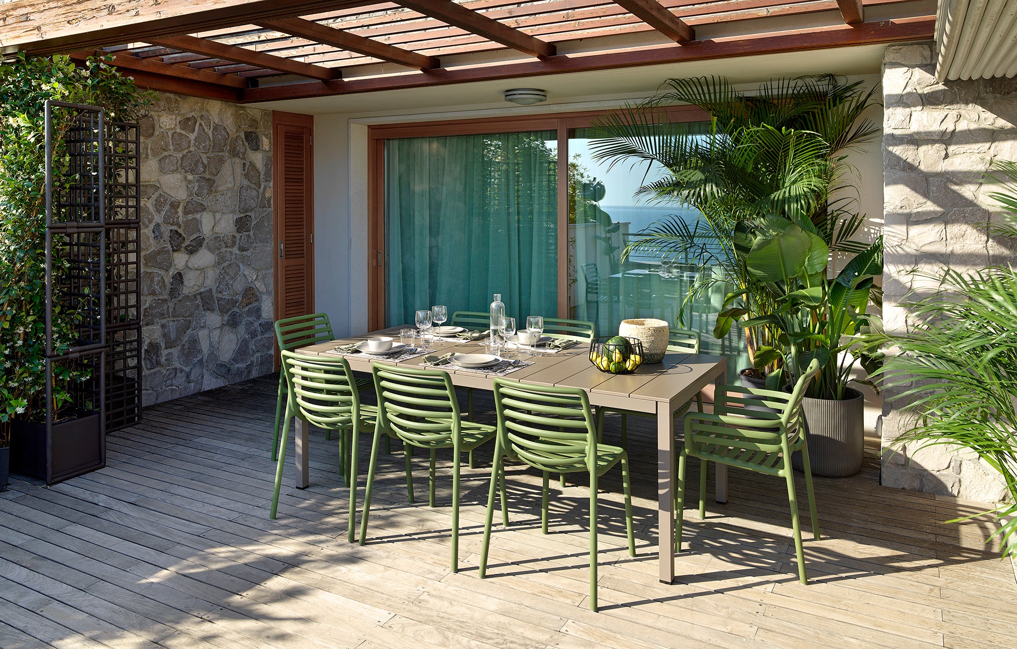 Outdoor chair with armrests DOGA agave