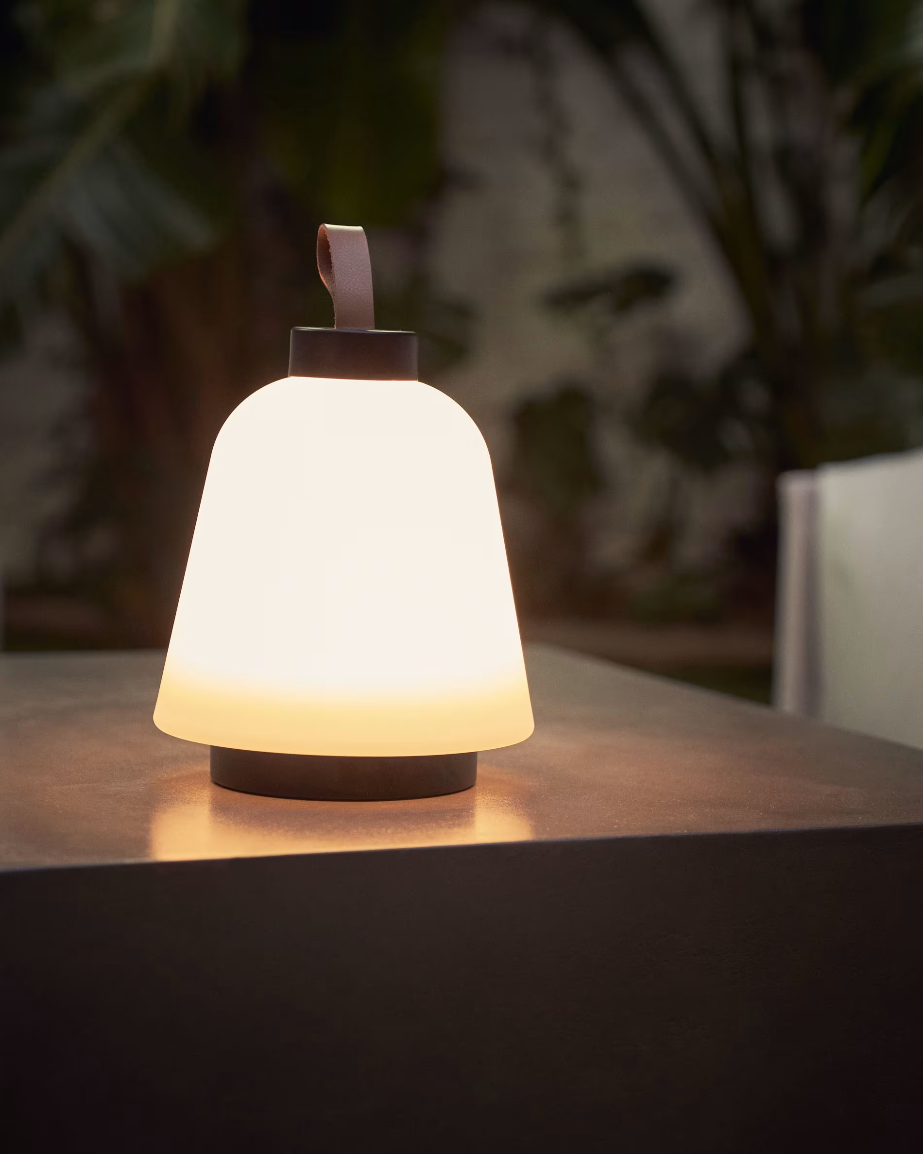 Lampa akumulatorowa UDIYA czarny La Forma    Eye on Design