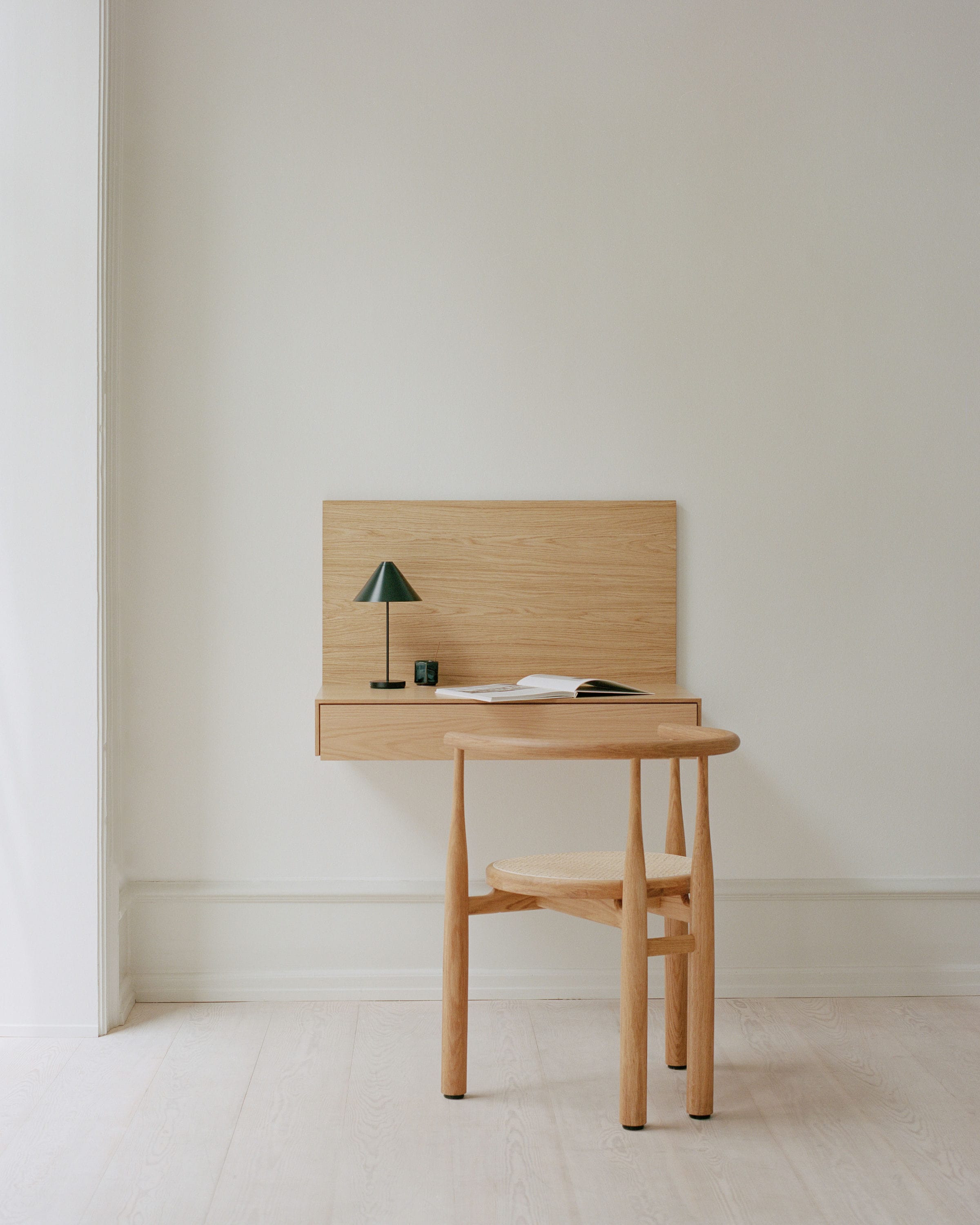 Tana oak veneer hanging cabinet