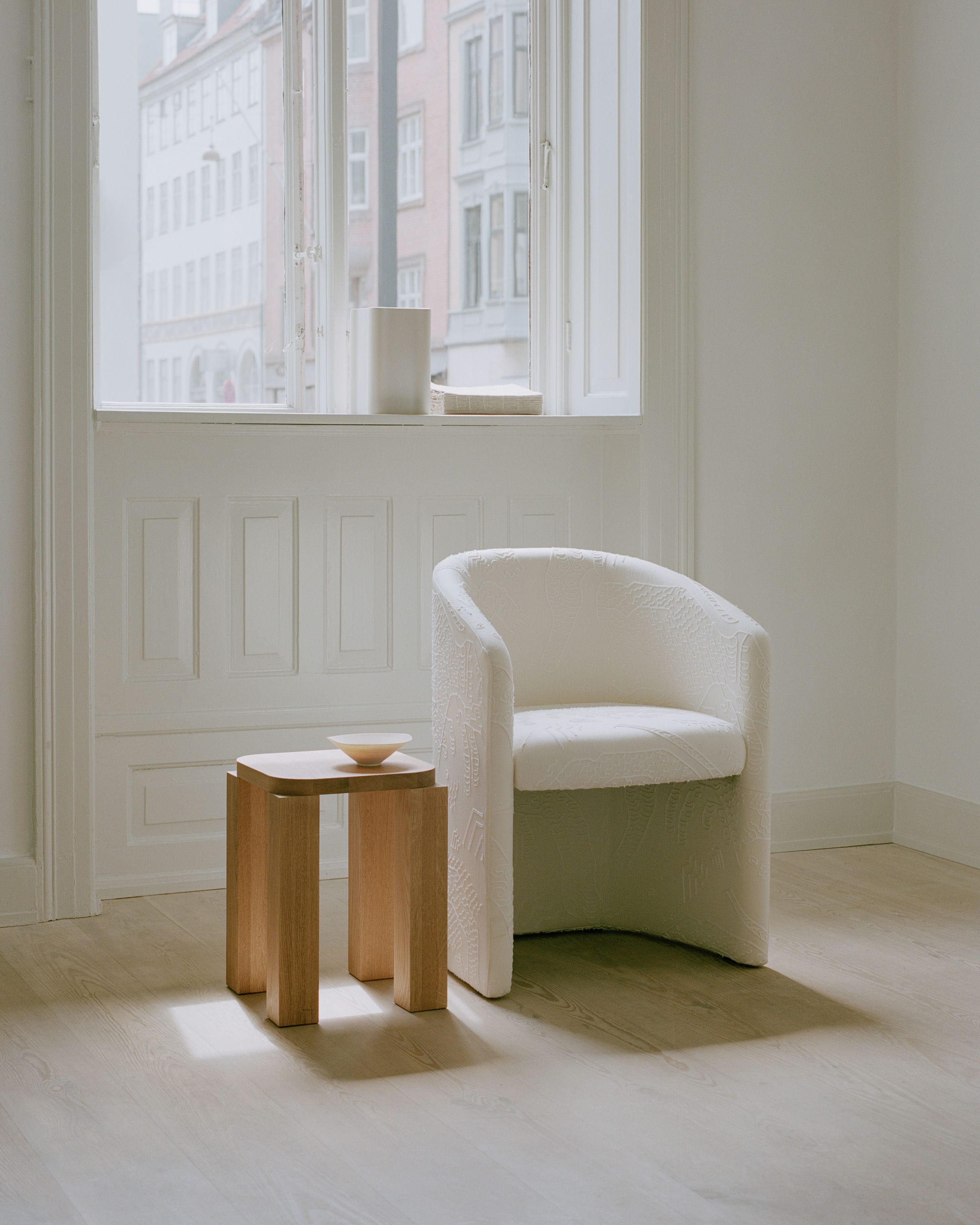 Oak atlas stool