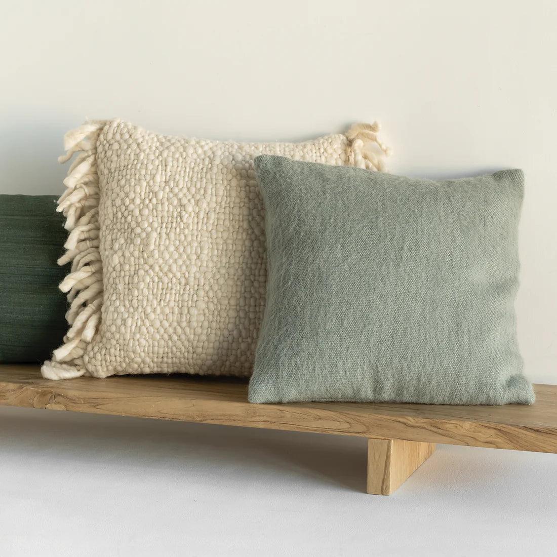 Poduszka UNC w kolorze trawy morskiej Urban Nature Culture    Eye on Design
