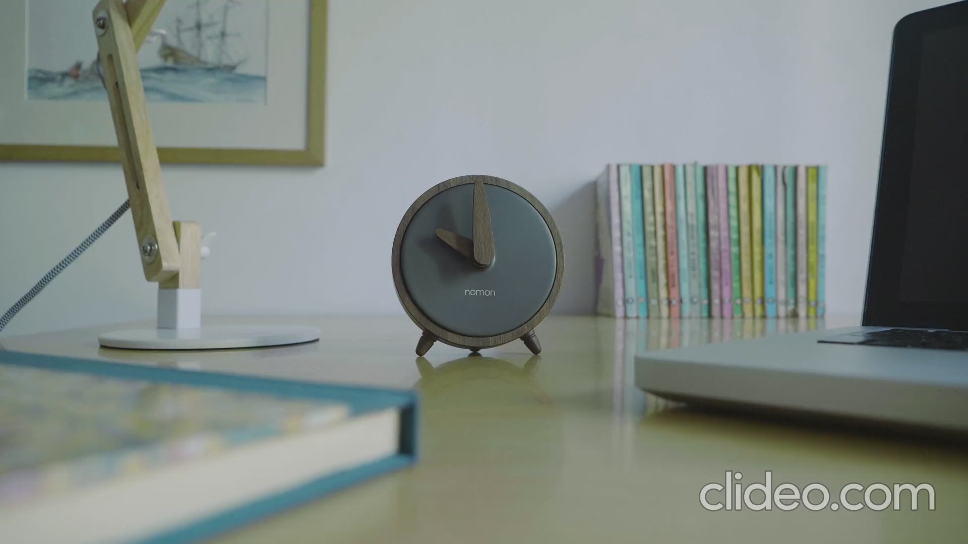 ATOMO walnut wood table clock with brass finish