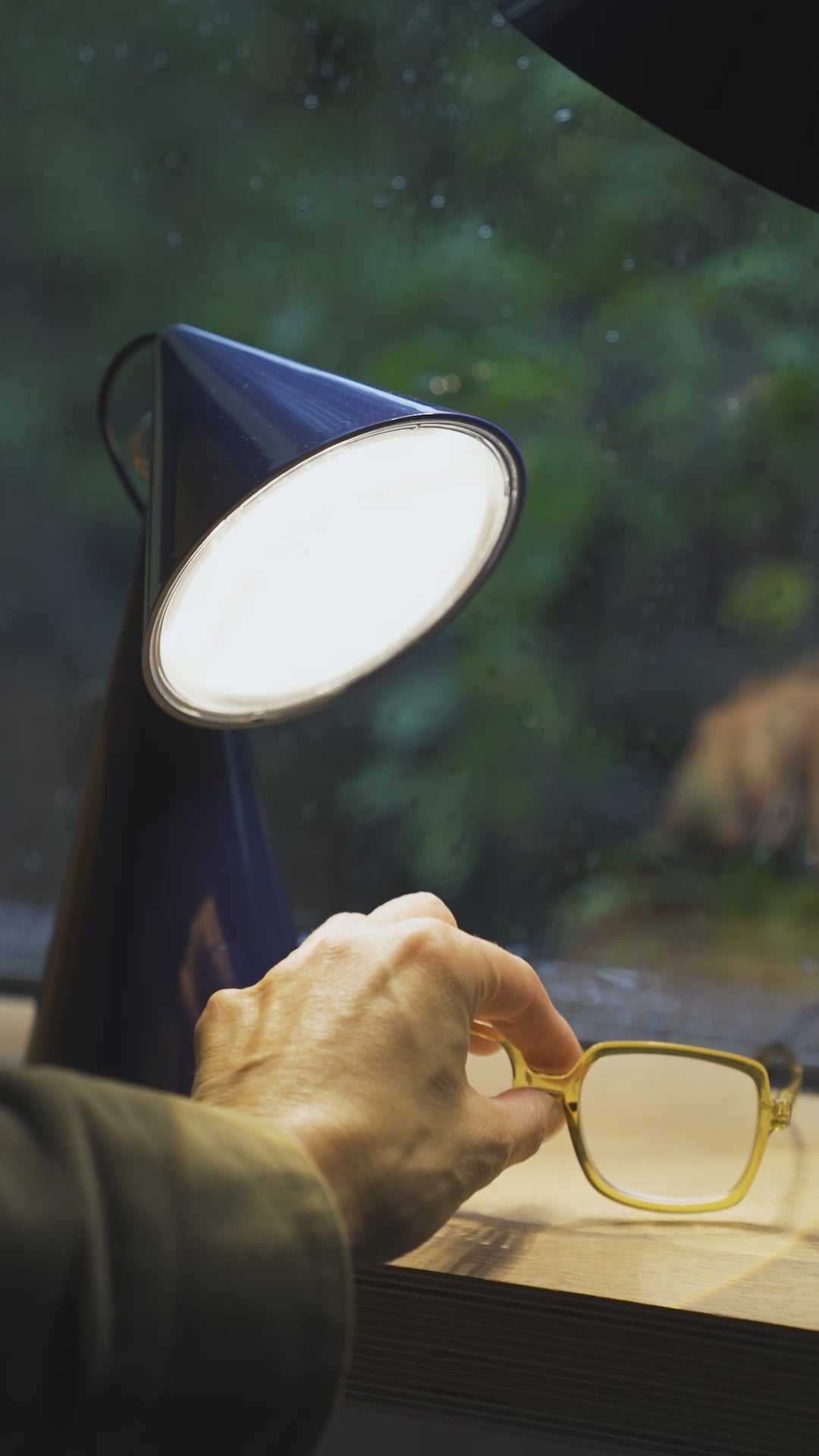 Lampa stołowa przenośna POSE srebrny
