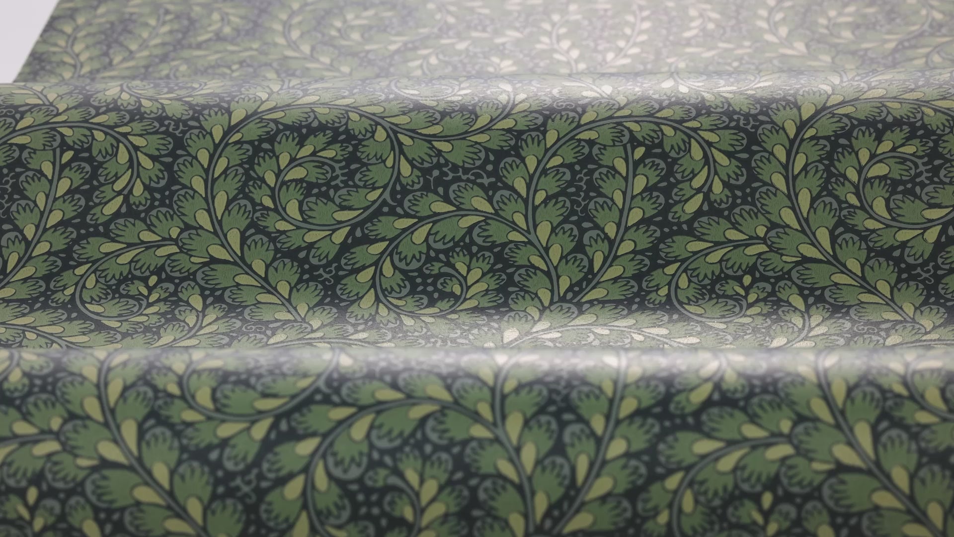 Wild Ferns Green Leaf Pattern Wallpaper
