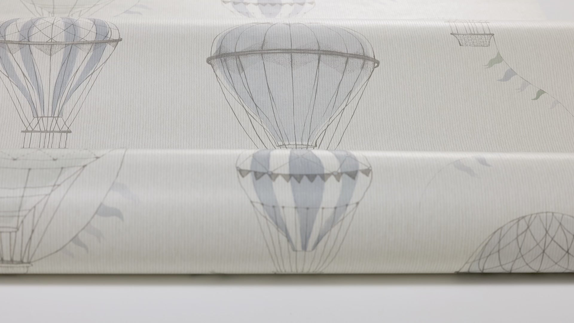 Children's Wallpaper UP IN THE SKY white with blue
