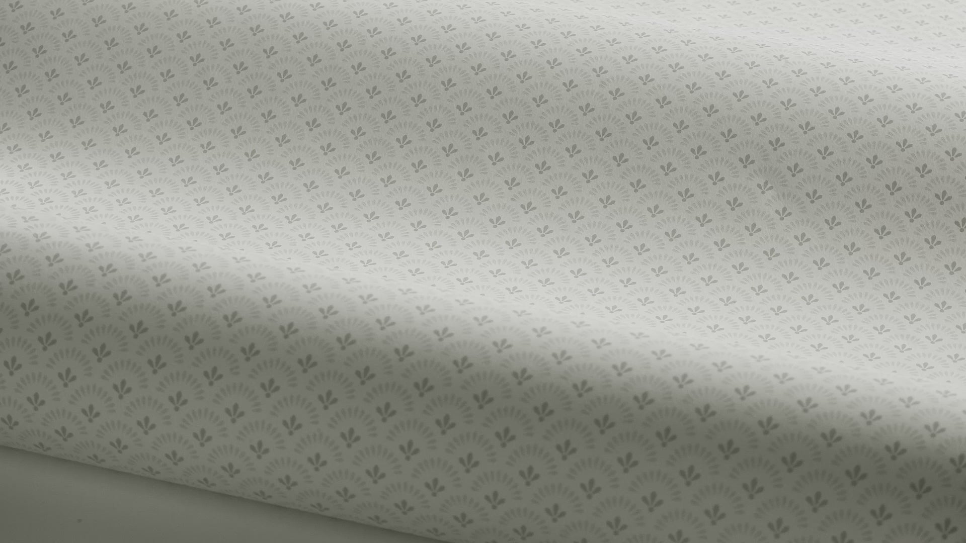 Geometric Wallpaper with Daisy Flower Motif White