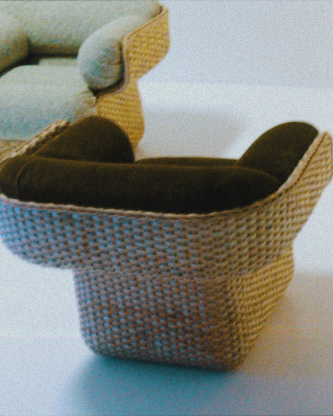 BASKET Sessel Burgunderrot mit Rattan