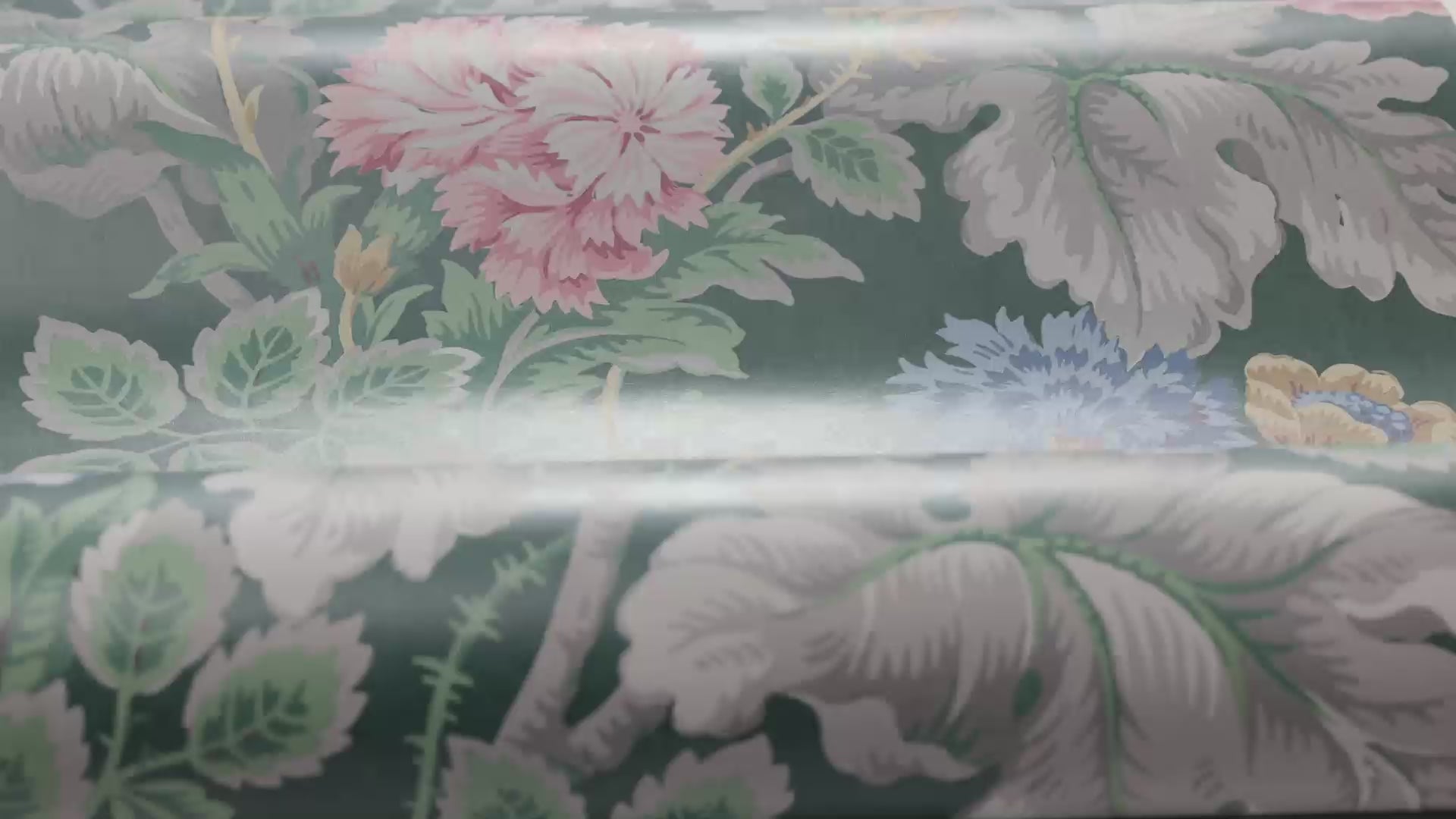 Green Floral Pattern Wallpaper CARNATION GARDEN