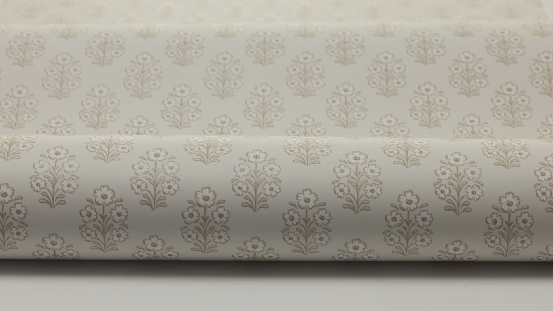 SIBYLLA Cream Floral Pattern Wallpaper with Beige