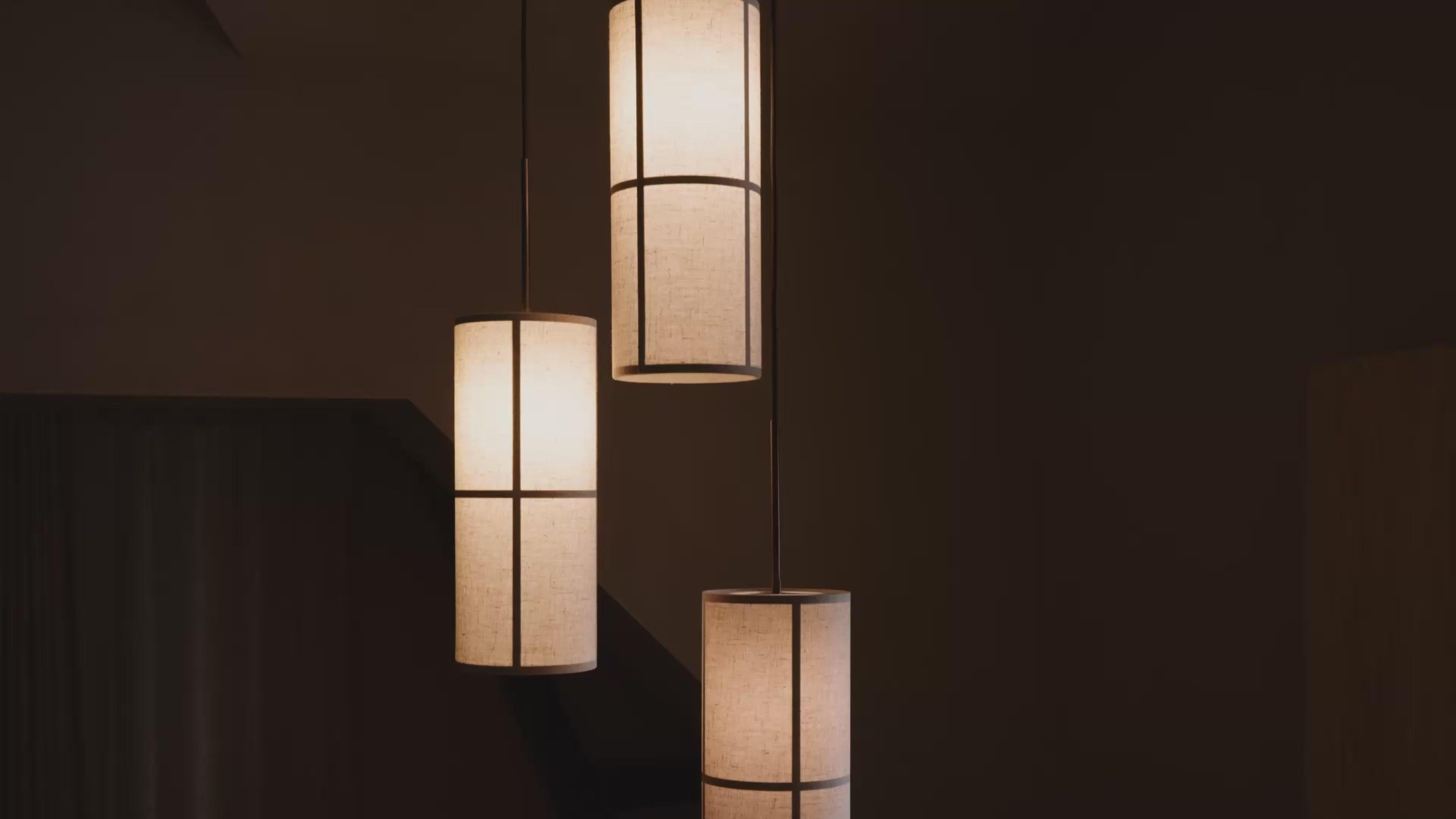 Lampa stołowa HASHIRA len z jesionową podstawą