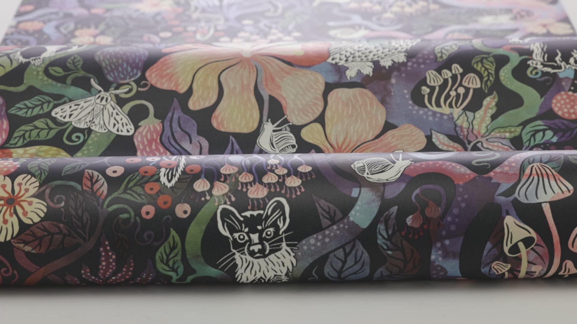 Tapete für Kinder mit dem Motiv des märchenhaften Waldes MAGIC WOODS blau mit rosa