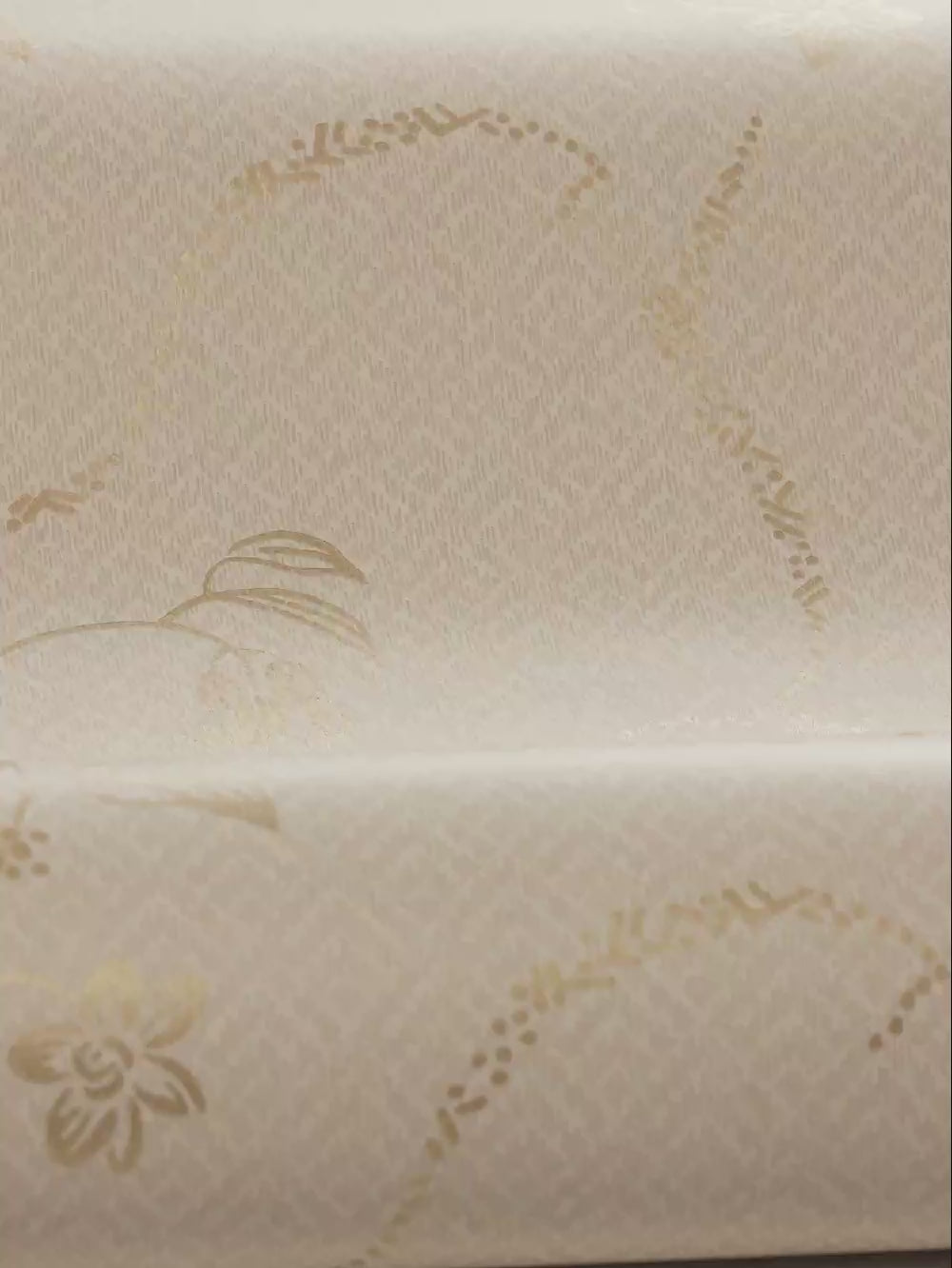 ELSIE Beige Floral Pattern Wallpaper with Gold
