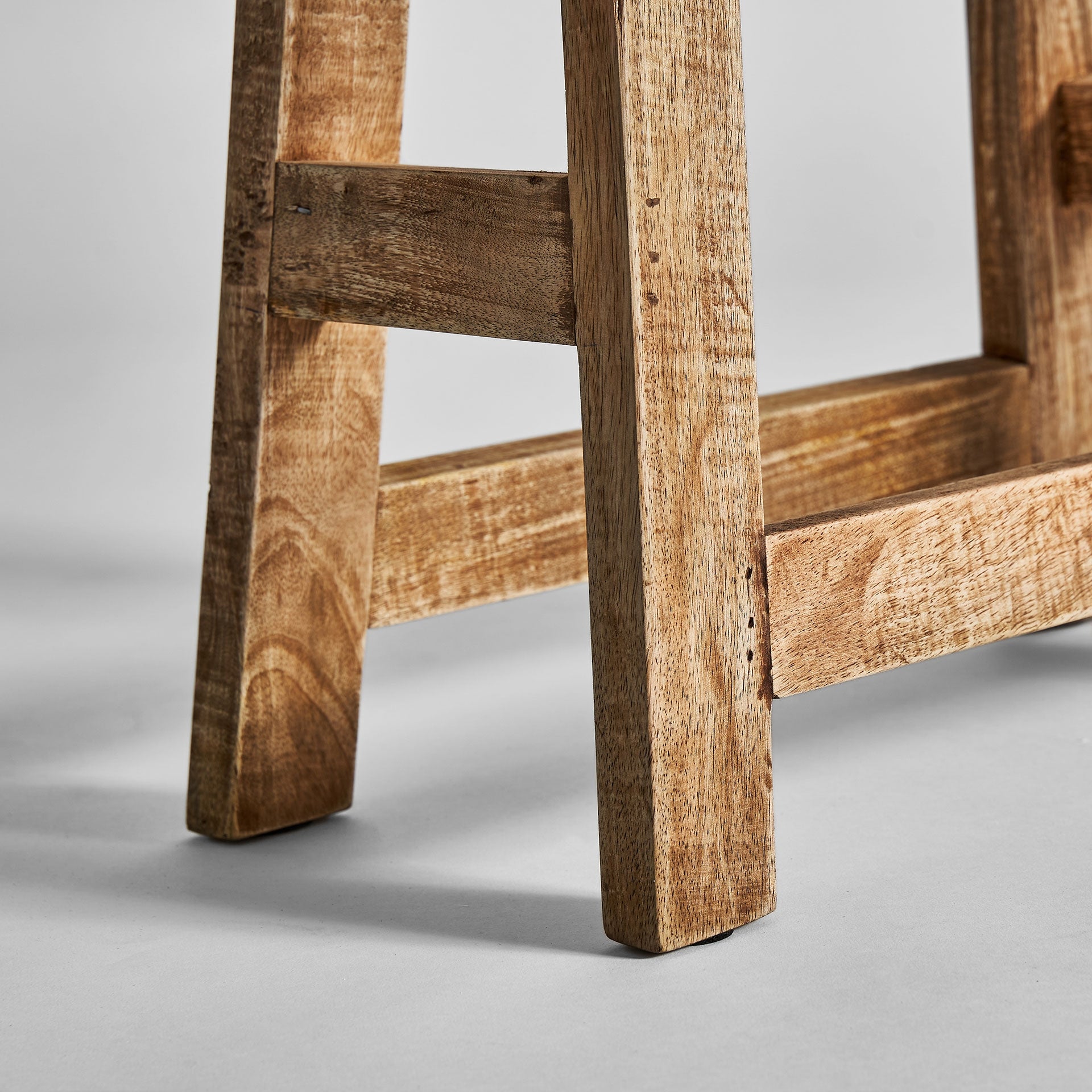 VAYOR Stool in Mango Wood with Leather Seat