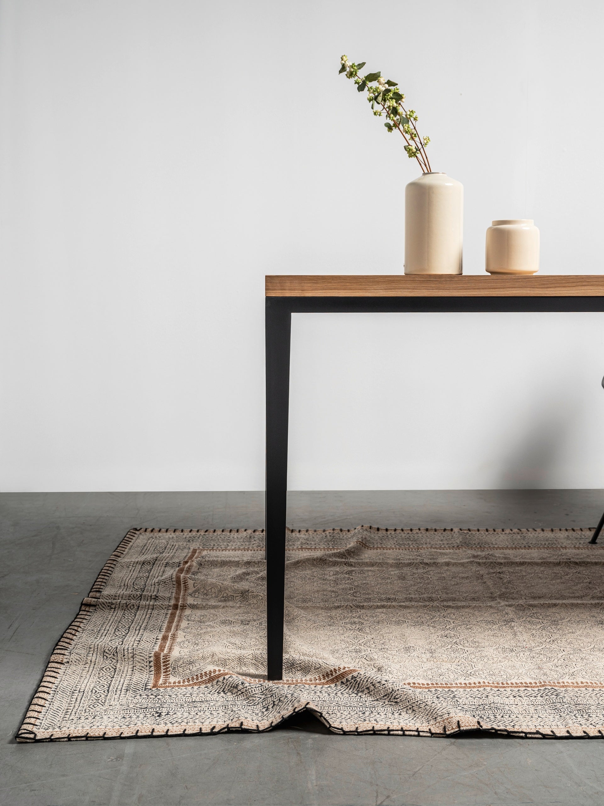 ALEX Table with Oak Top and Black Steel Base