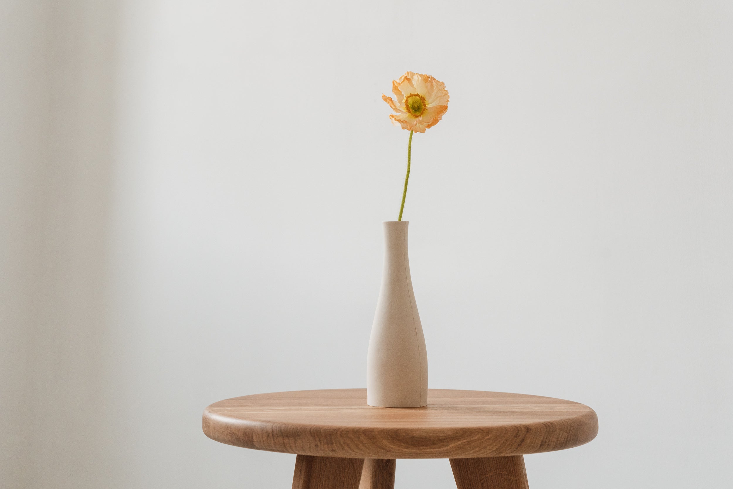 Round Auxiliary Table SAM in Oak Wood