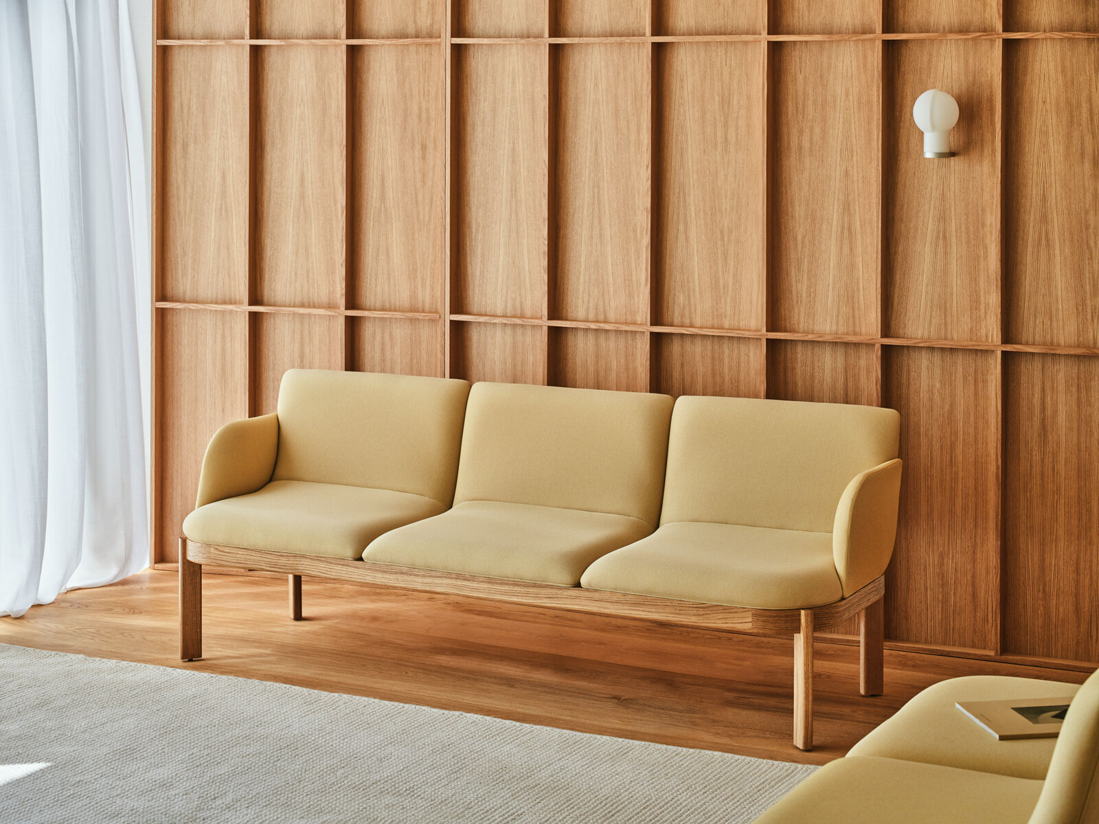 Upholstered sofa ramp wooden base