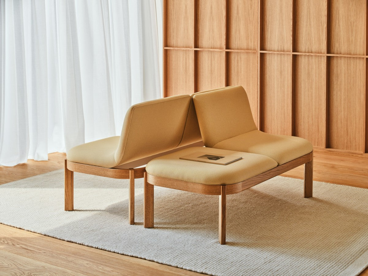 Upholstered bench with ramps of the wooden base