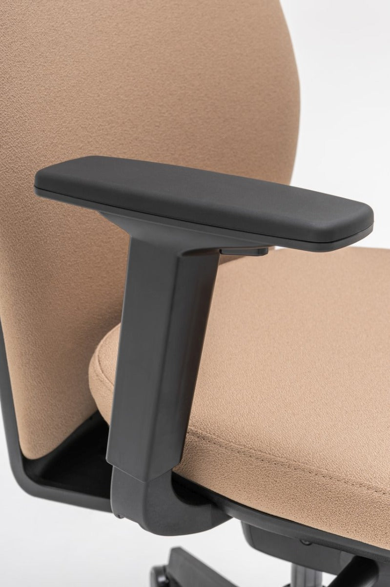 Armchair with upholstered EVO backrest adjustable base with wheels to the soft surface