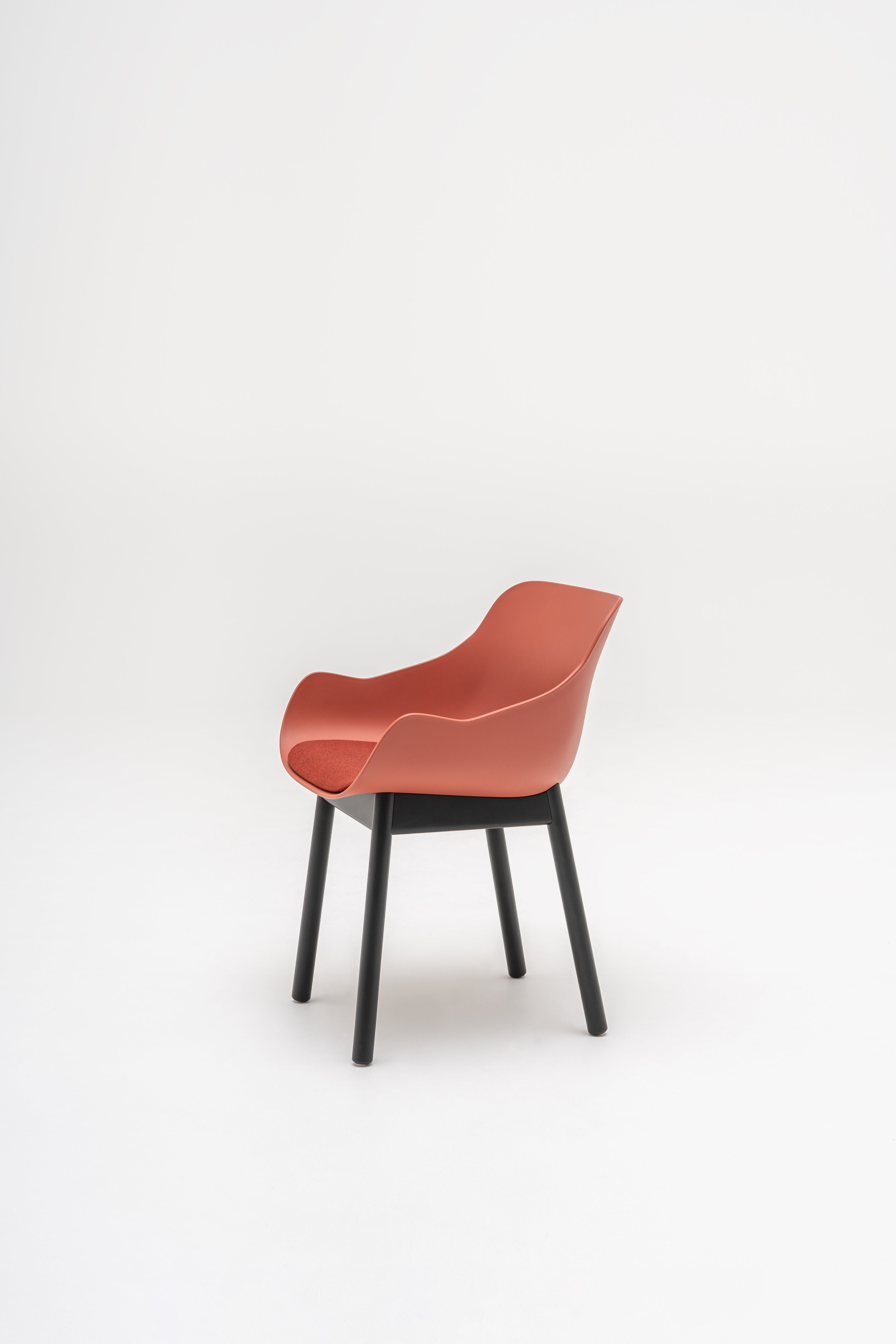 Baltic remix chair wooden base