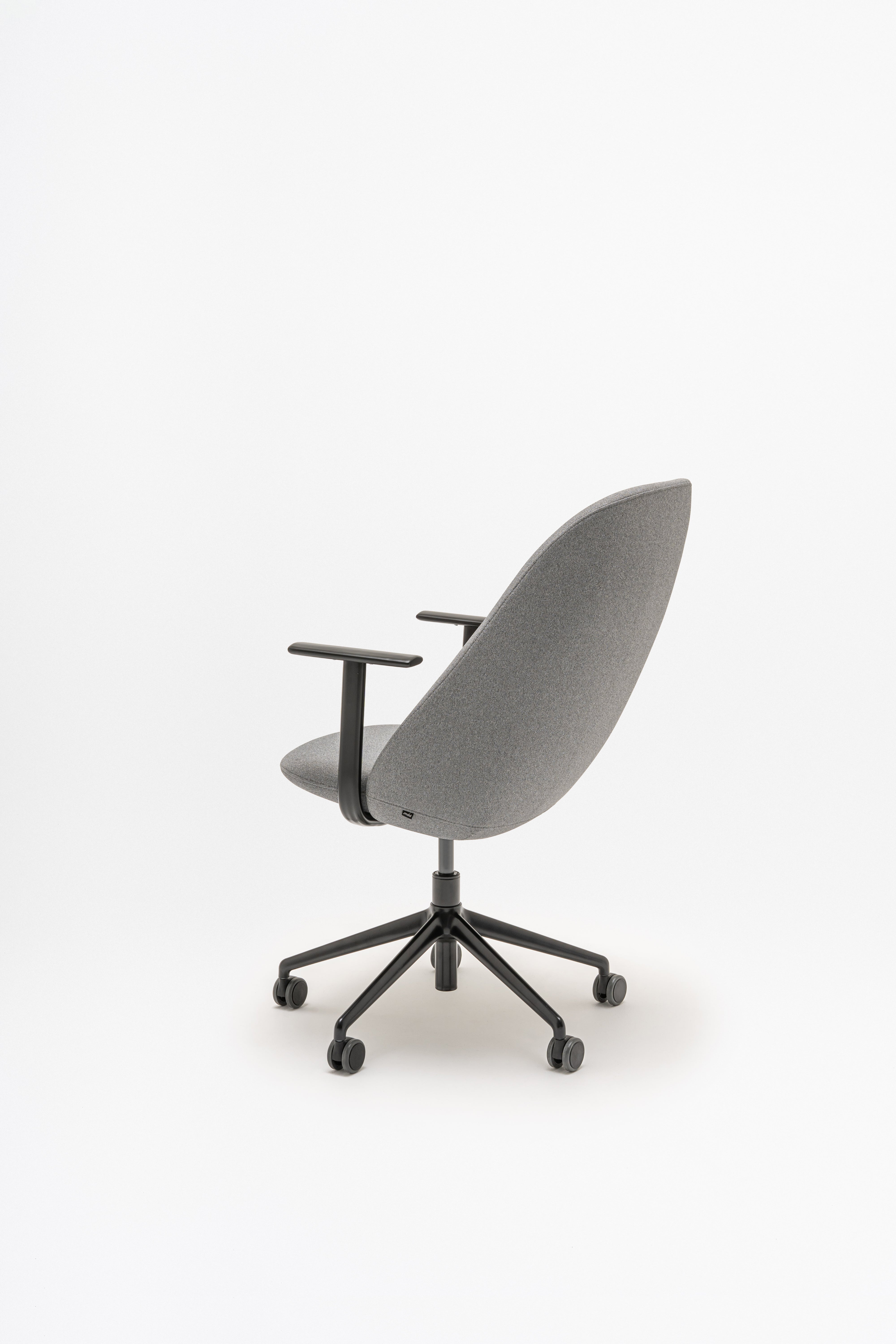 Conference armchair A regulated parallel base with wheels for hard surface