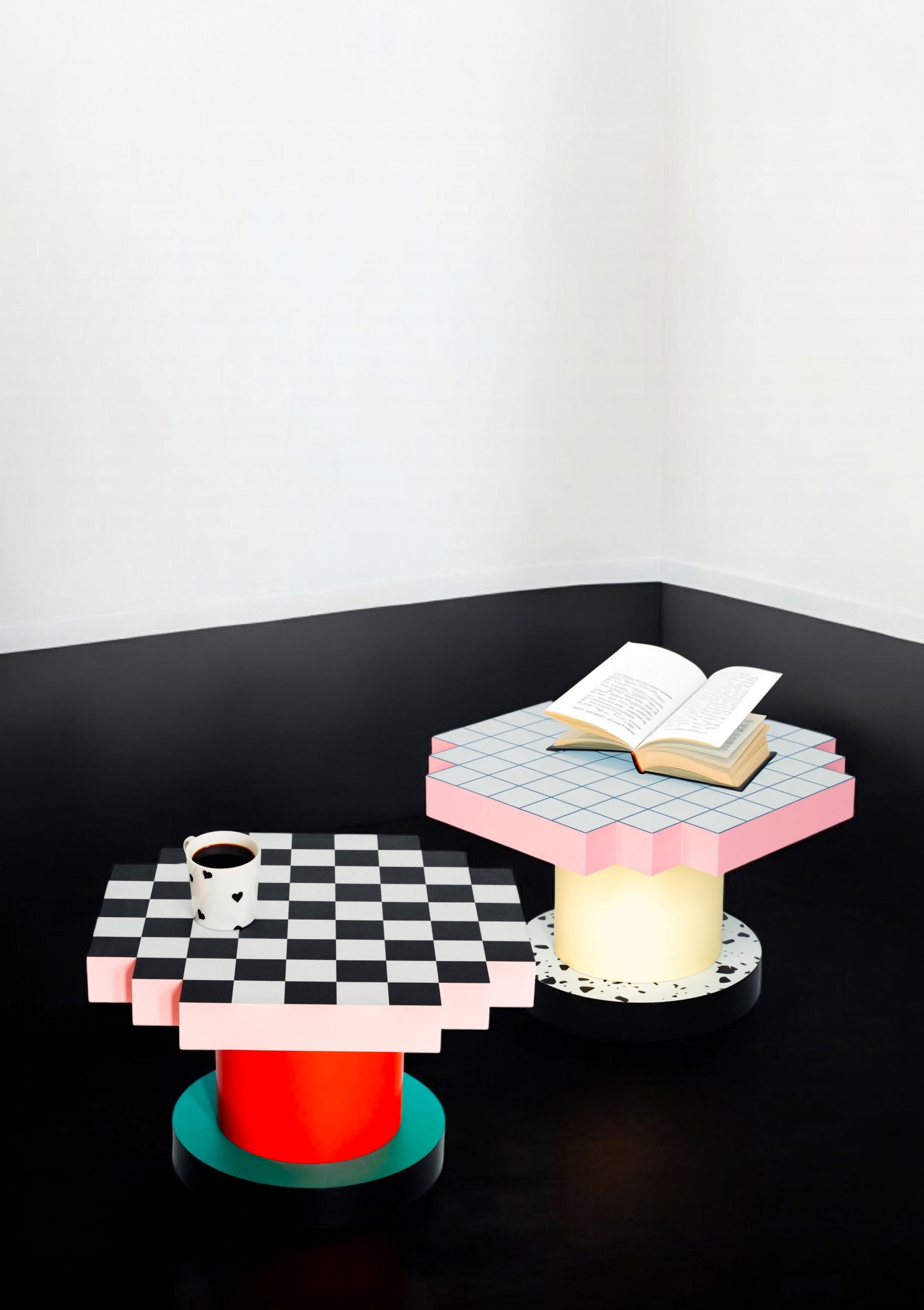 SUPERCOFFEE CHESSBOARD pink with red coffee table